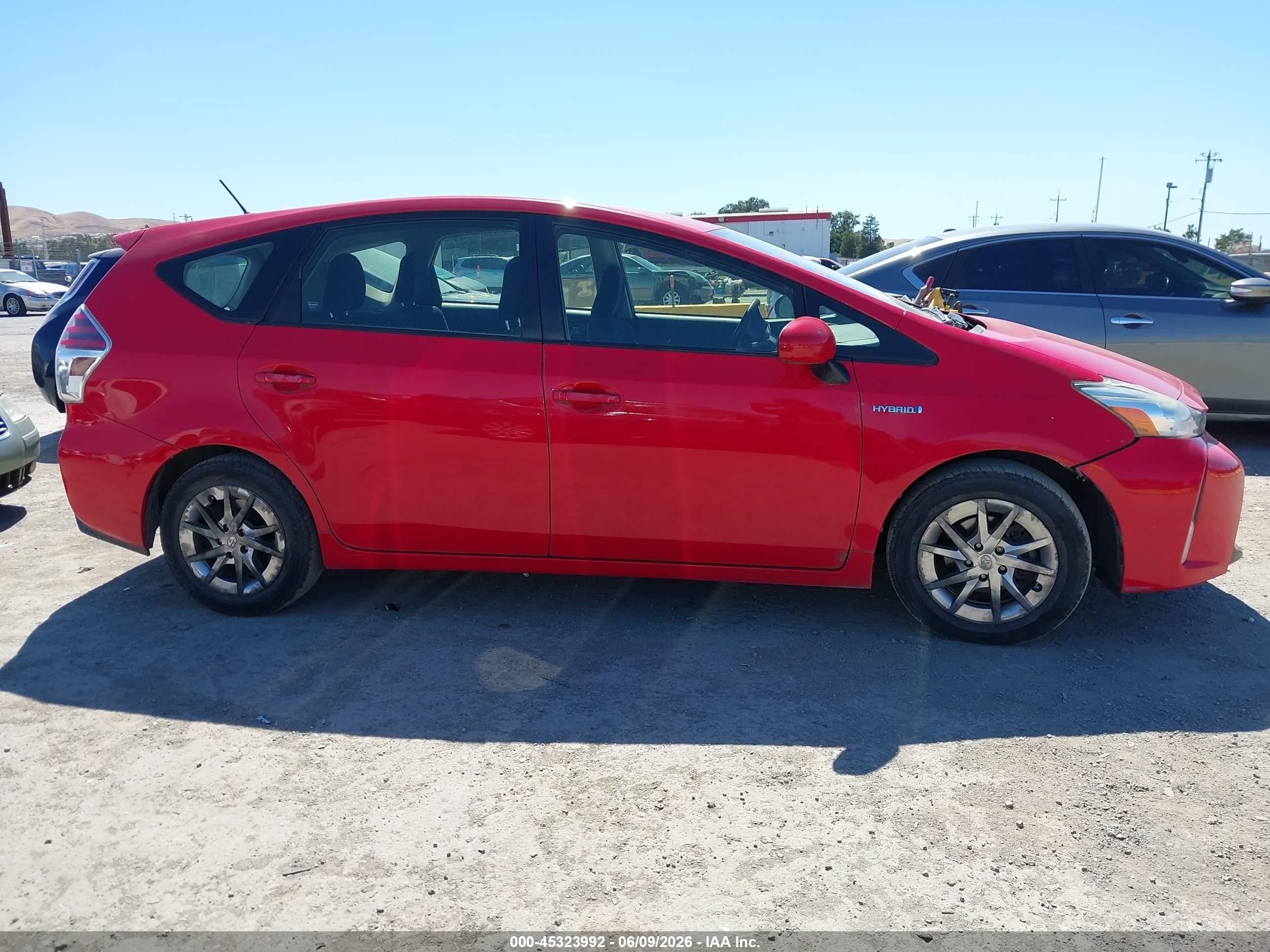 2015 Toyota Prius V Three Красный vin: JTDZN3EU0FJ030480