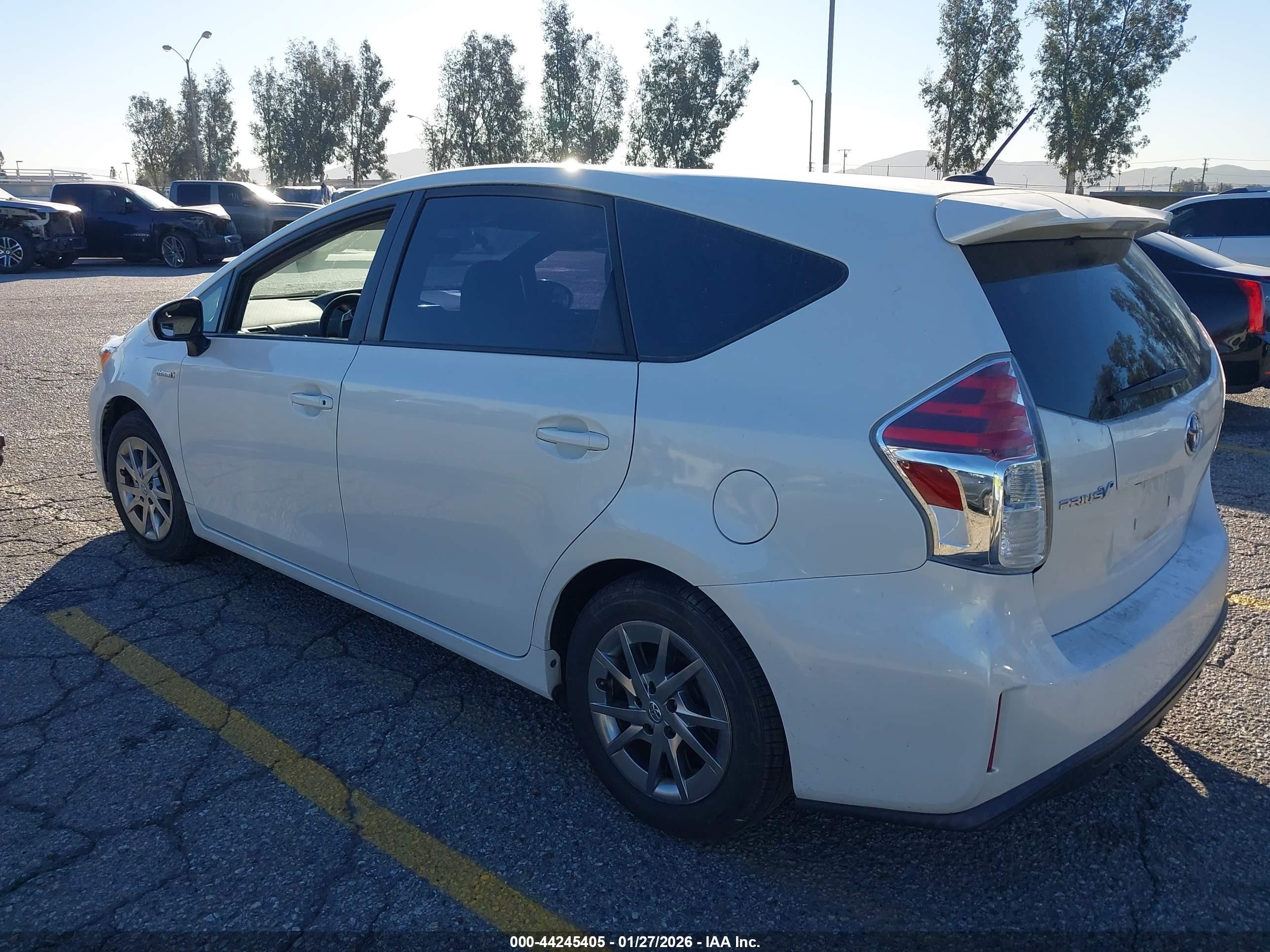 2015 Toyota Prius V Three White vin: JTDZN3EU0FJ035632
