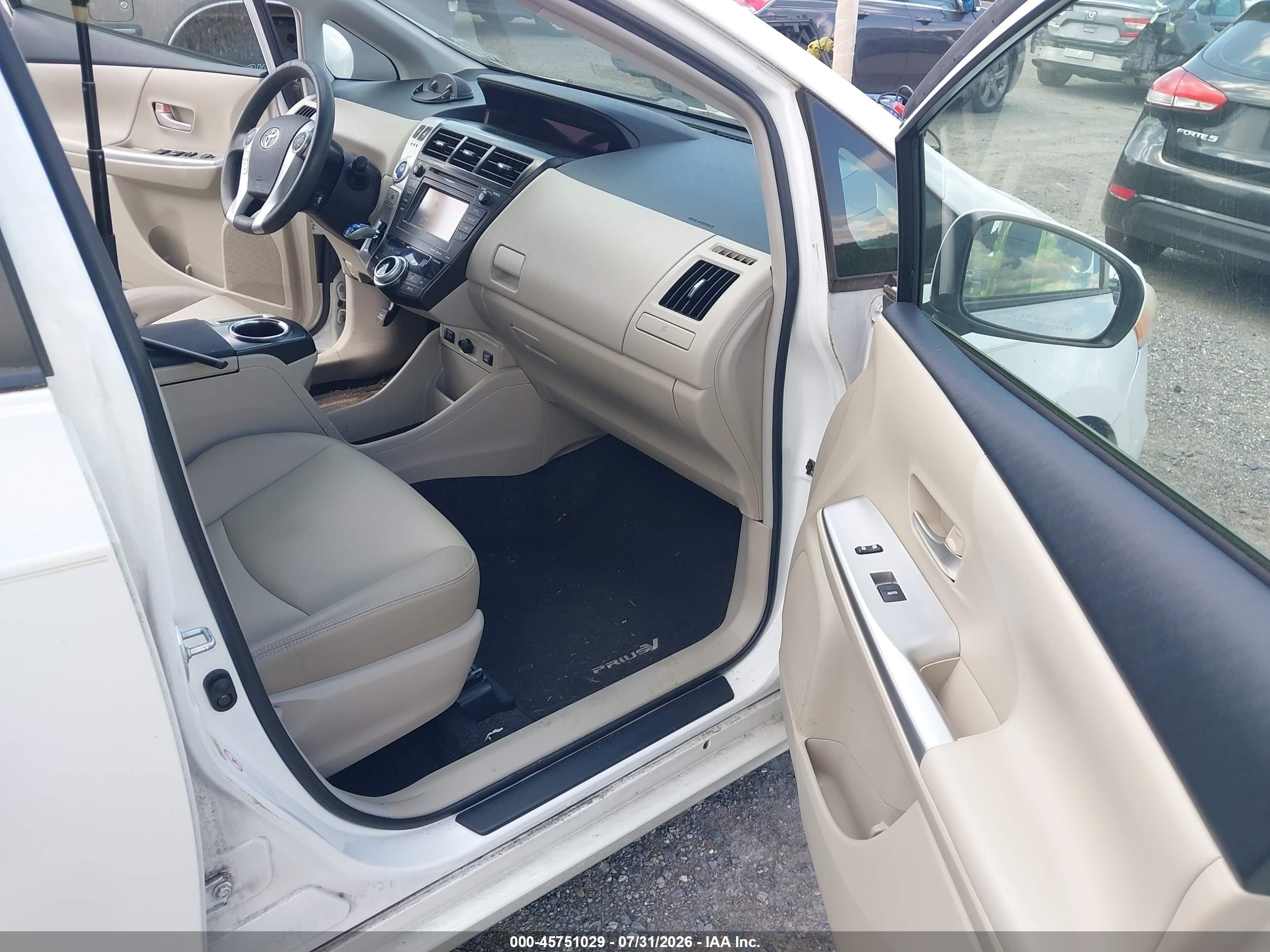 2012 Toyota Prius V Five Белый vin: JTDZN3EU1C3036594