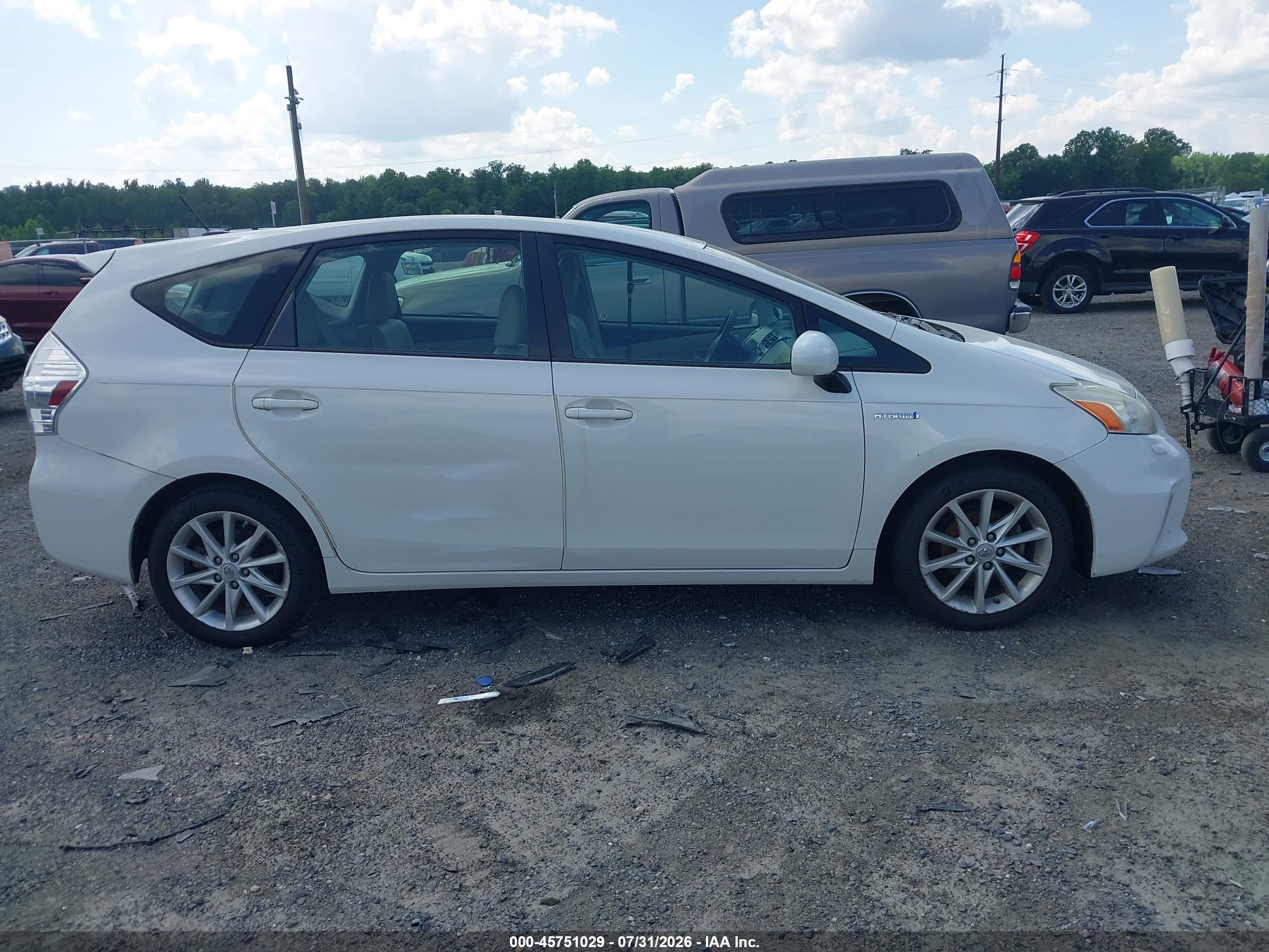 2012 Toyota Prius V Five Белый vin: JTDZN3EU1C3036594