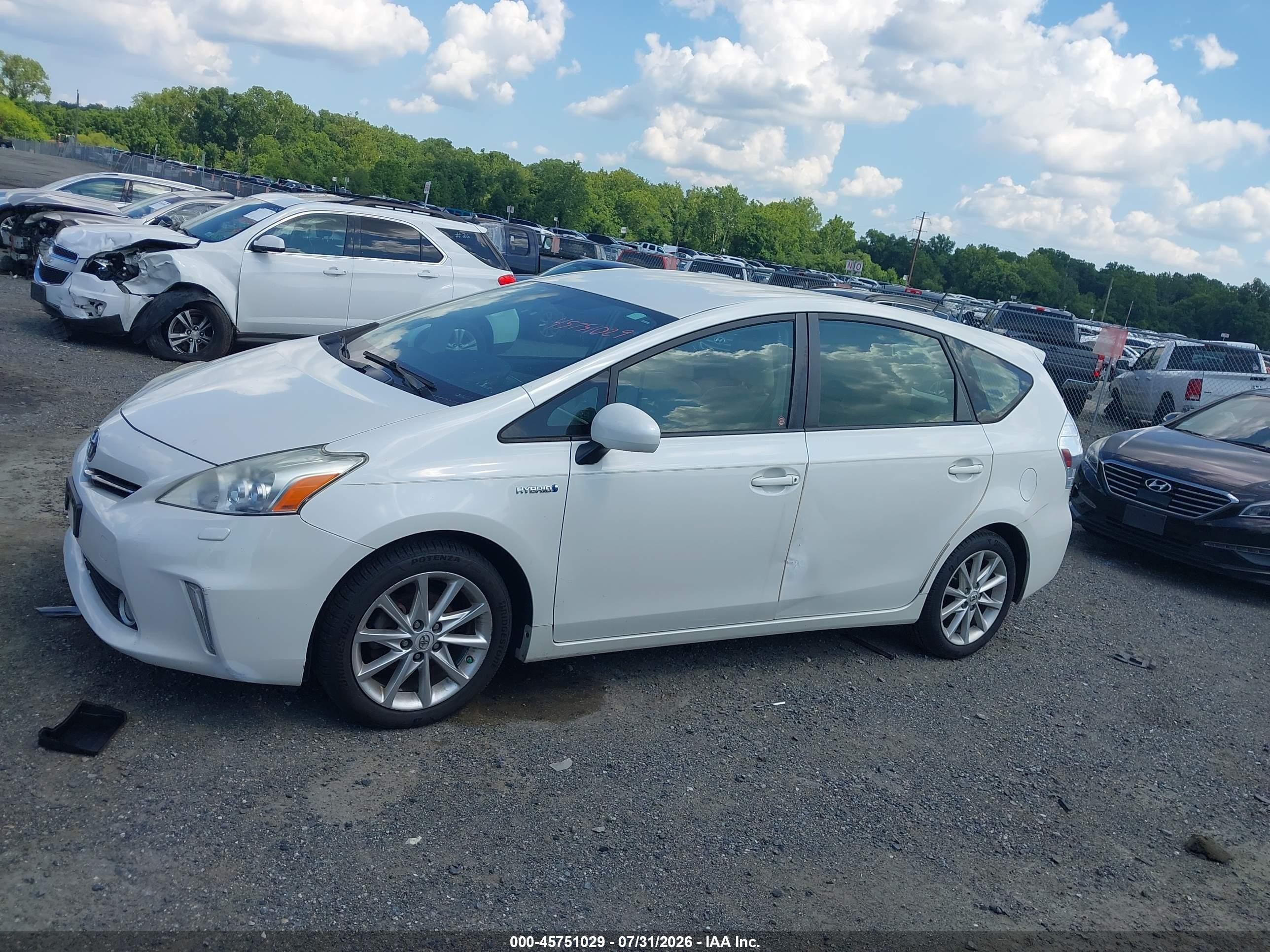 2012 Toyota Prius V Five Белый vin: JTDZN3EU1C3036594