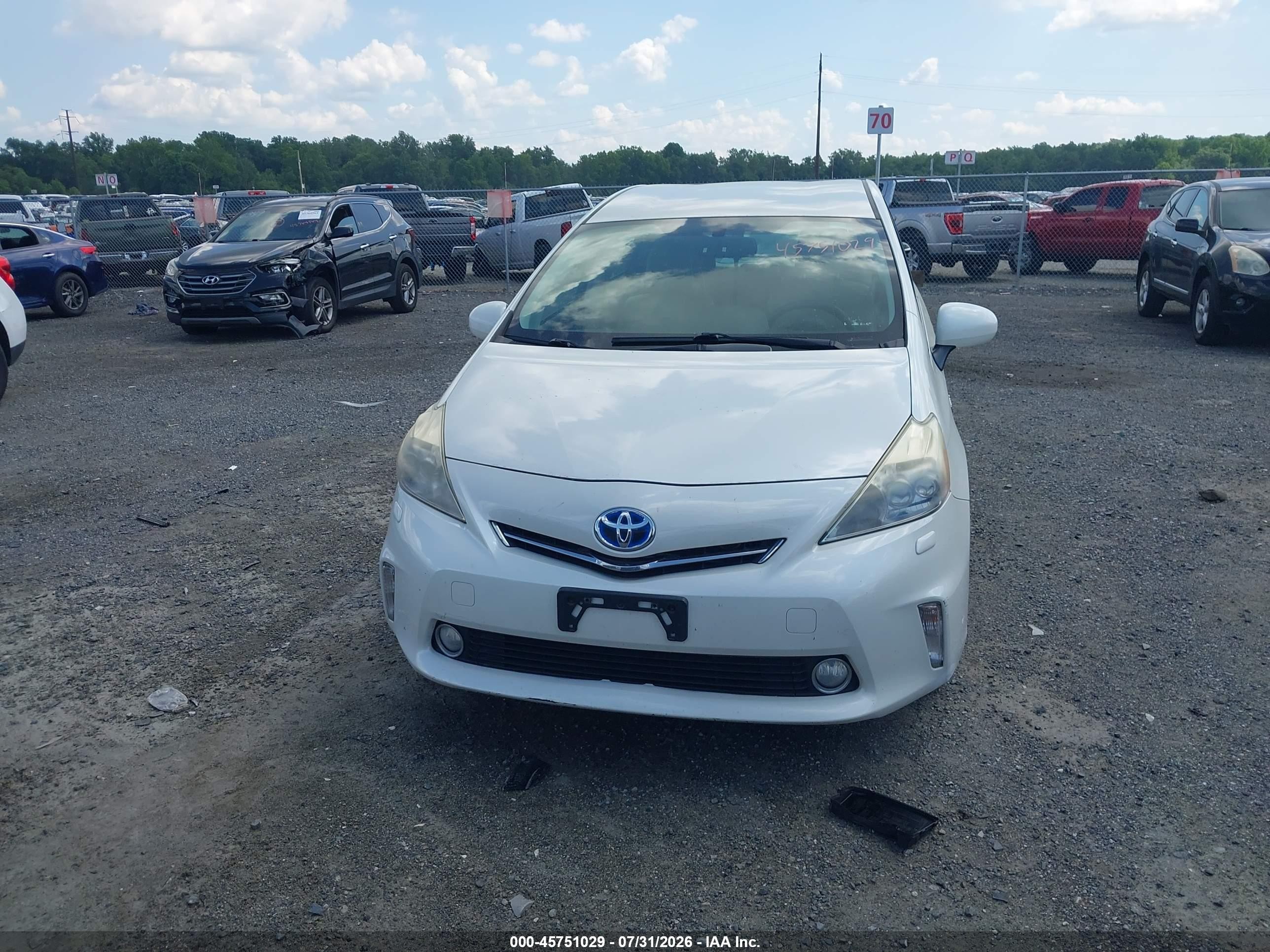 2012 Toyota Prius V Five Белый vin: JTDZN3EU1C3036594