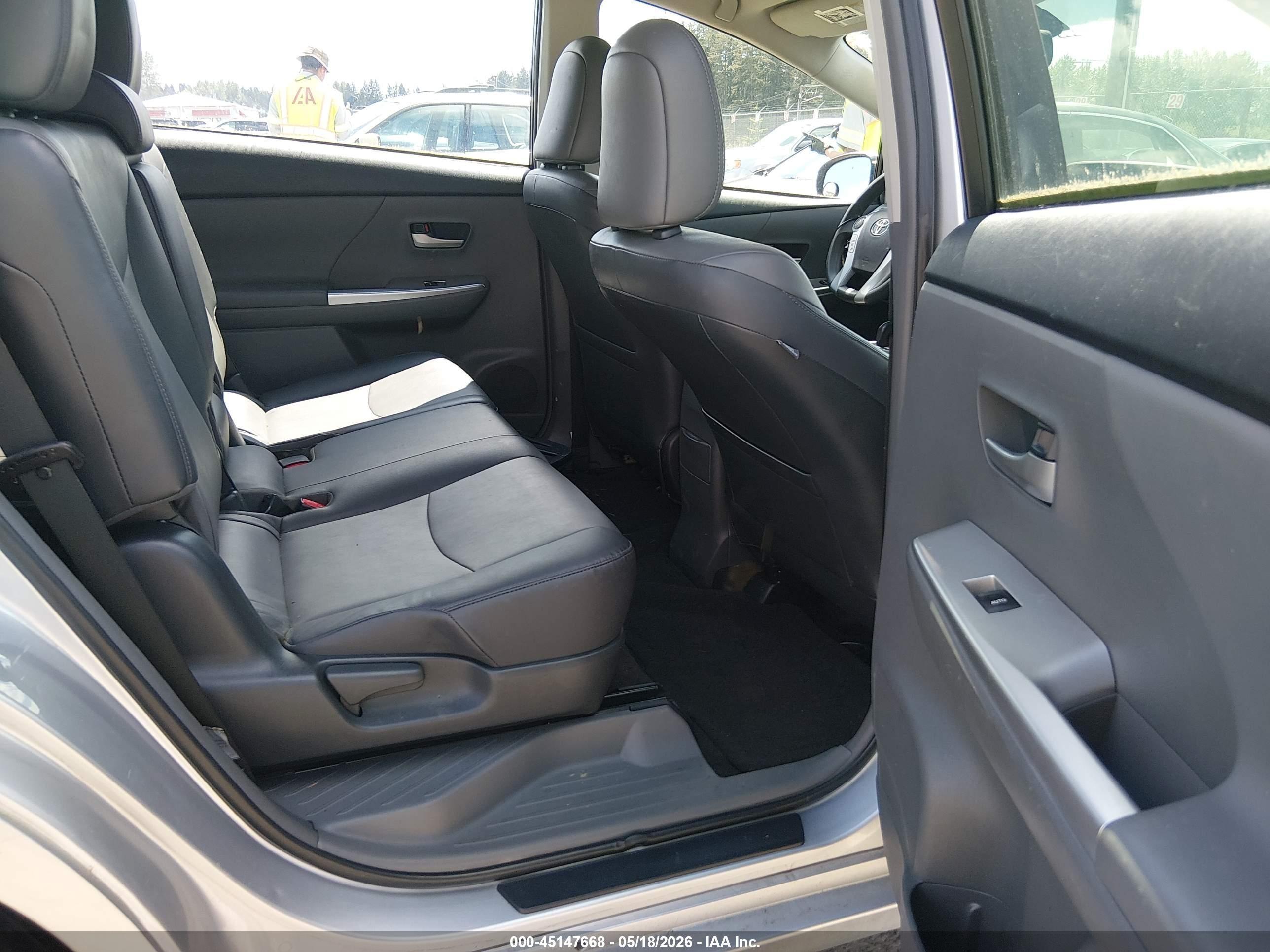 2012 Toyota Prius V   White vin: JTDZN3EU1C3041083
