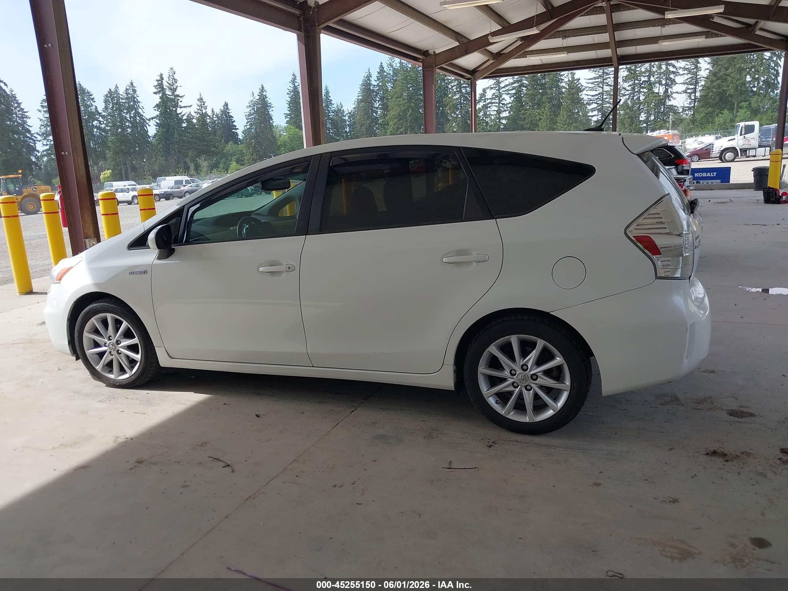 2012 Toyota Prius V Five Белый vin: JTDZN3EU1C3095595