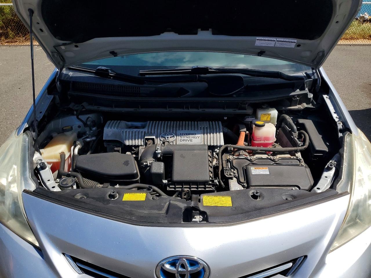 2013 Toyota Prius V Three Silver vin: JTDZN3EU1D3190191