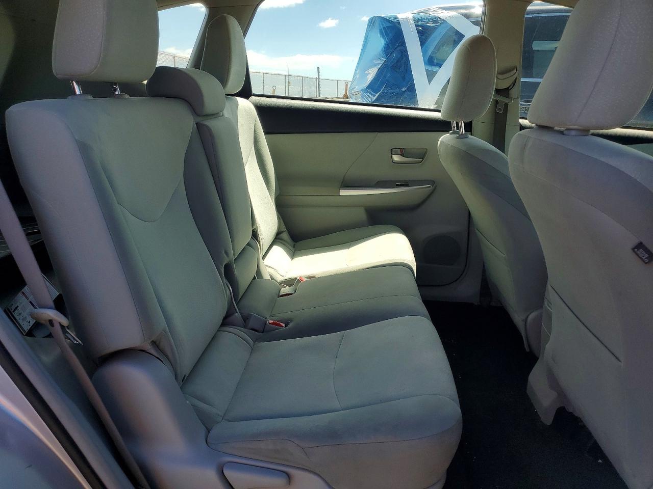 2013 Toyota Prius V Three Silver vin: JTDZN3EU1D3190191