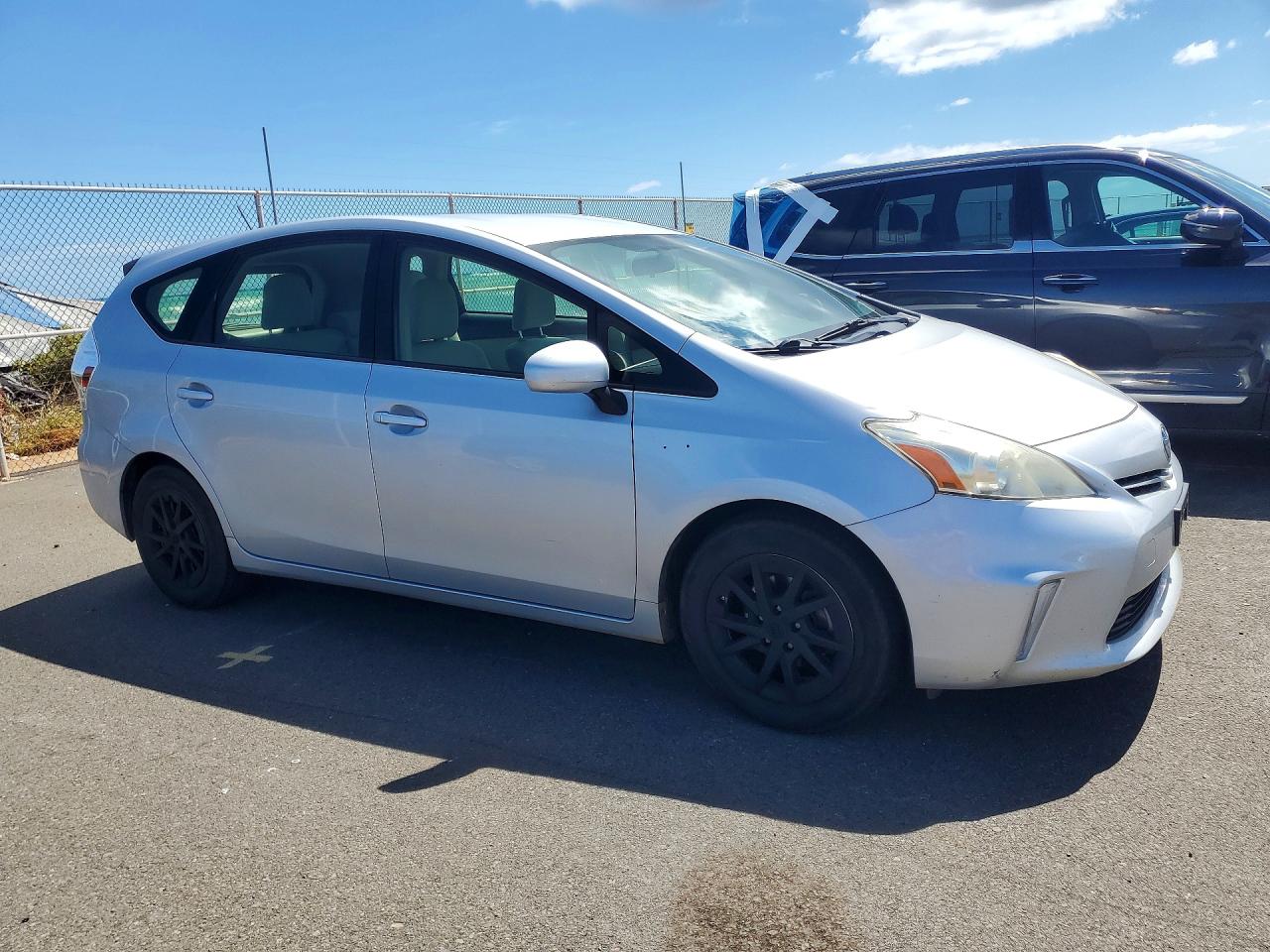 2013 Toyota Prius V Three Silver vin: JTDZN3EU1D3190191