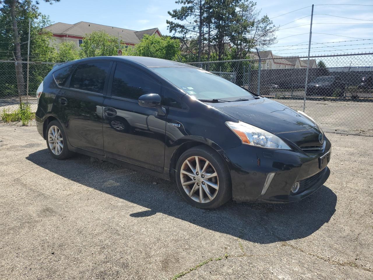 2013 Toyota Prius V Five Black vin: JTDZN3EU1D3218622 Damage: Left Front Fender, Dent(S) W/No Paint Dmg, 1/2 To 1 Inch