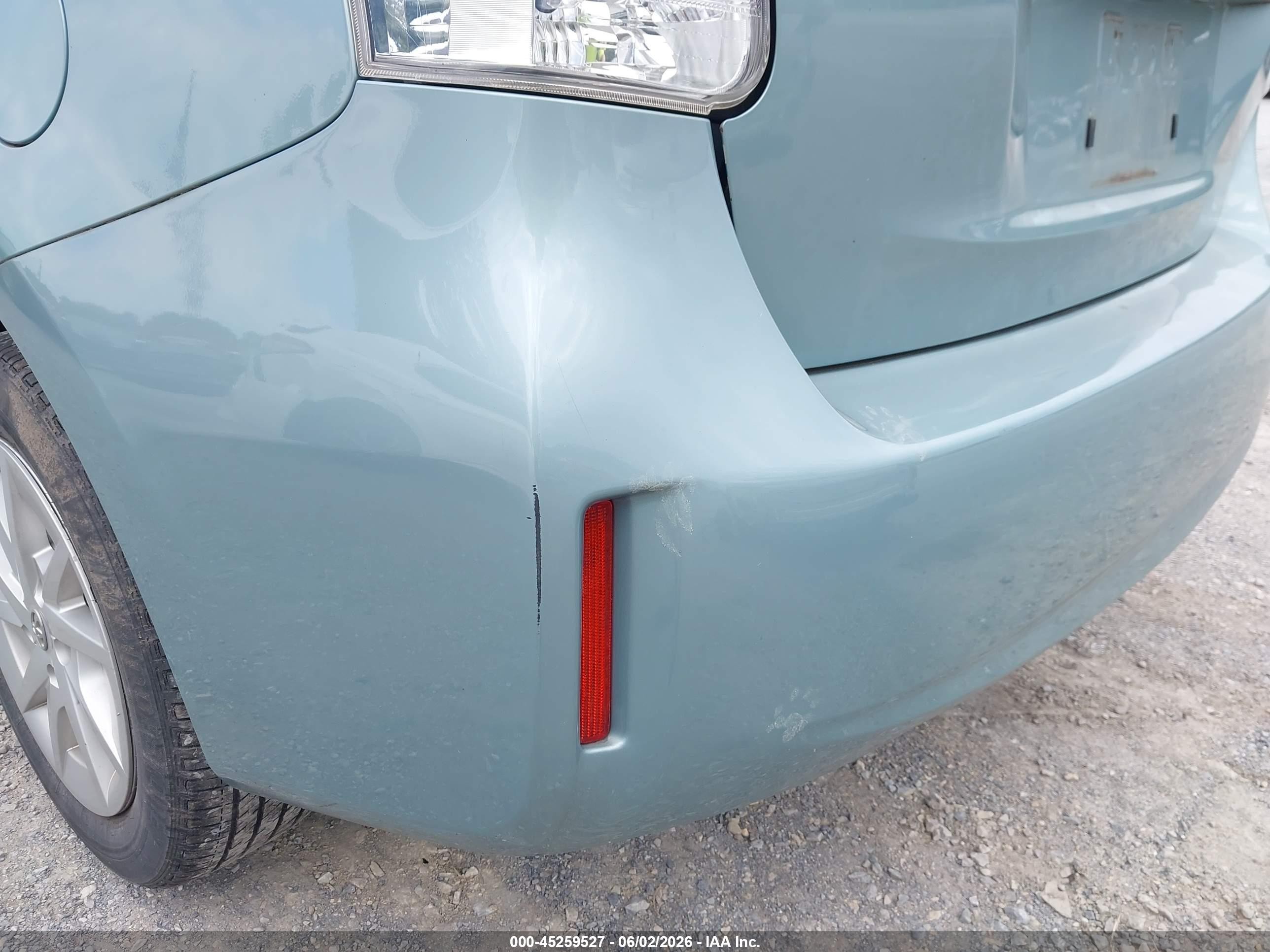 2013 Toyota Prius V Two Green vin: JTDZN3EU1D3283292