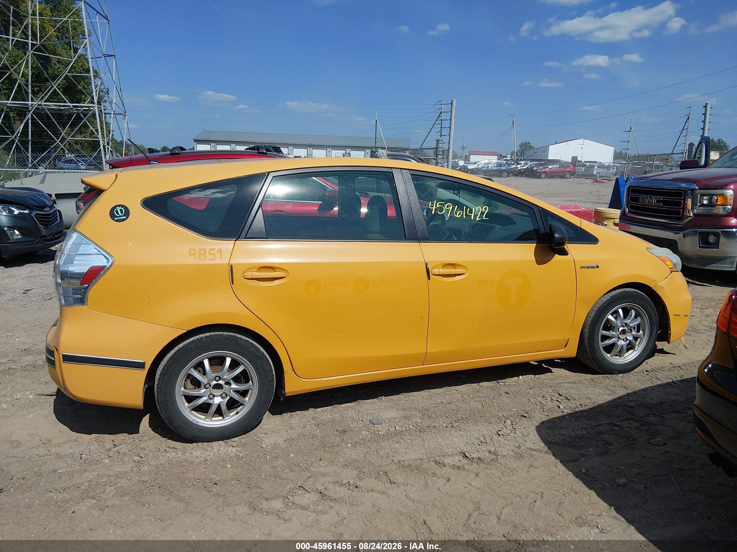 2014 Toyota Prius V Two Orange vin: JTDZN3EU1E3304210