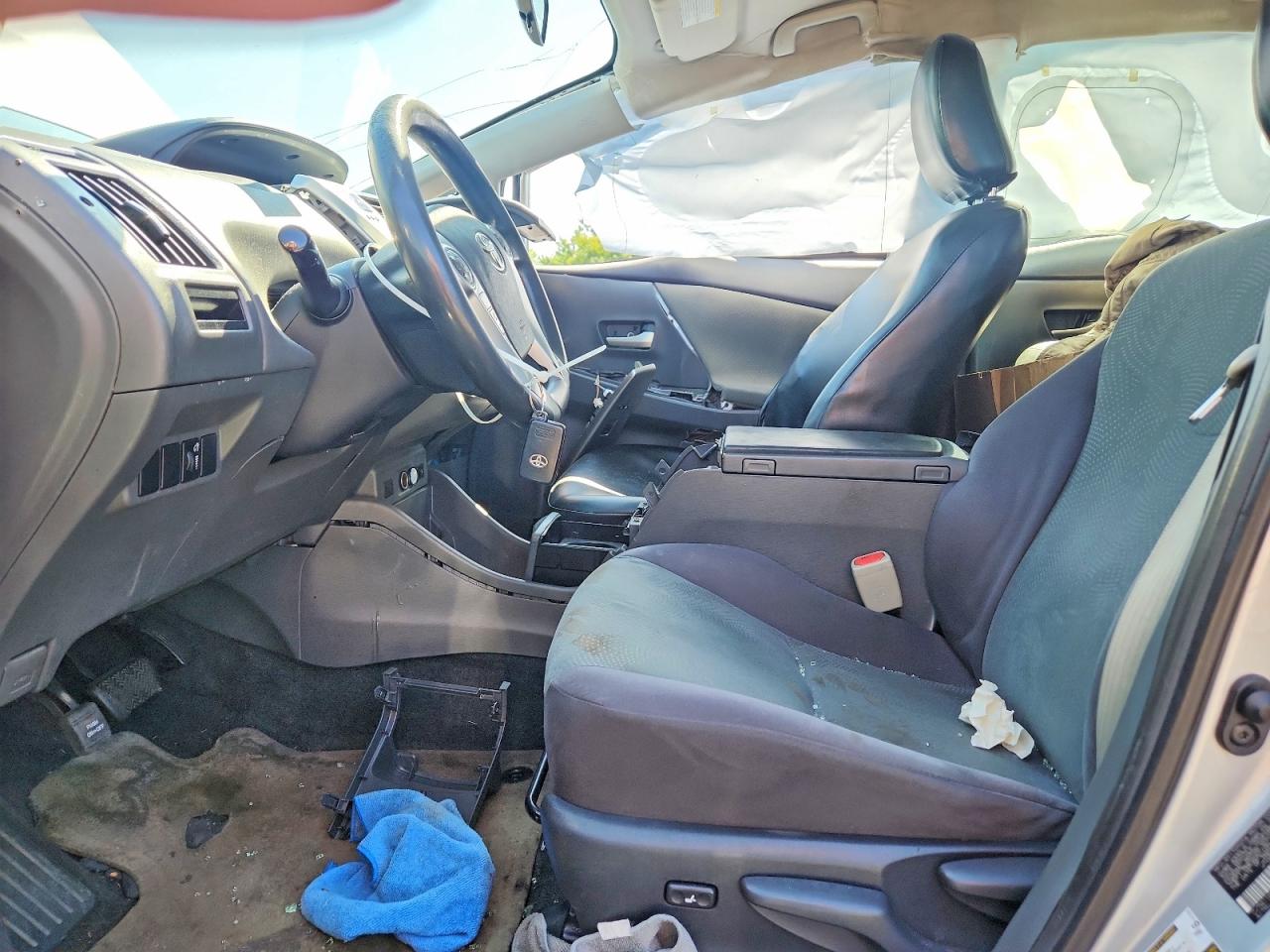 2014 Toyota Prius V Two Silver vin: JTDZN3EU1EJ010513
