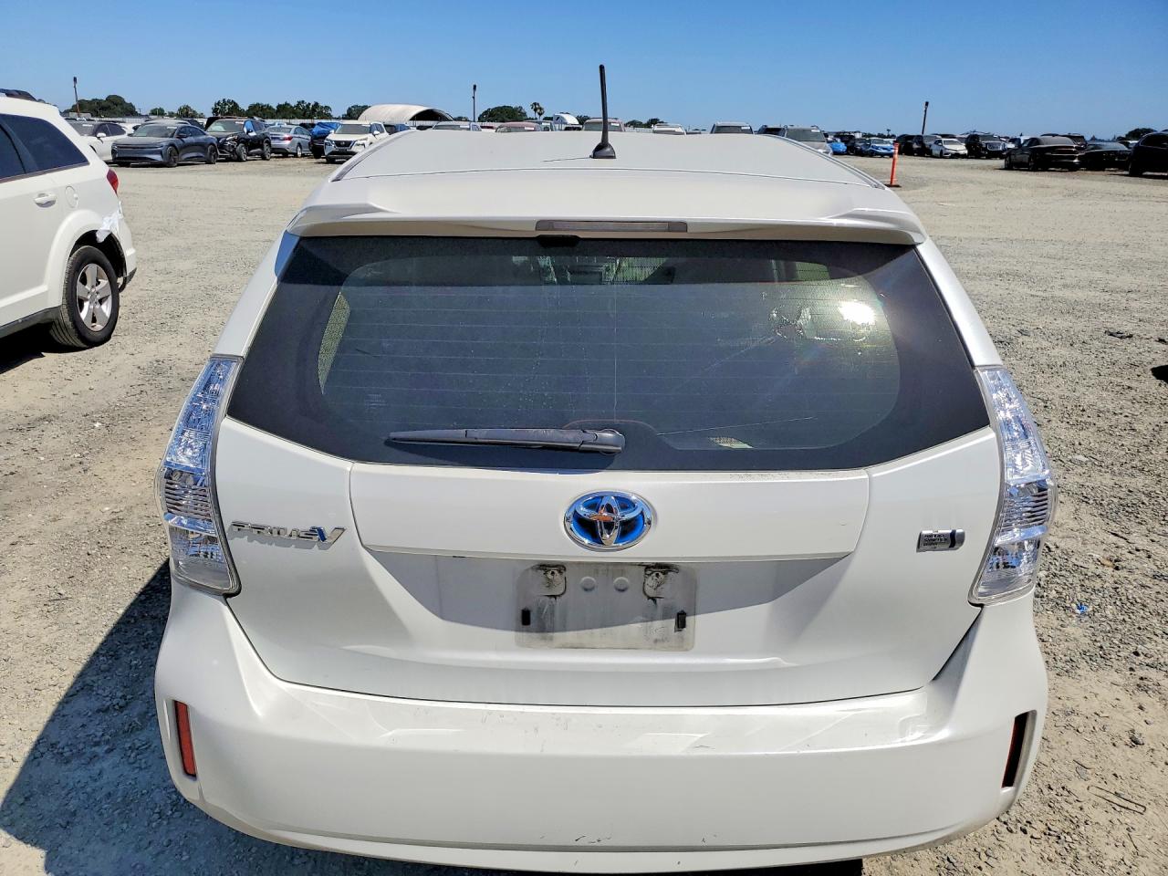 2014 Toyota Prius V Two White vin: JTDZN3EU1EJ015579
