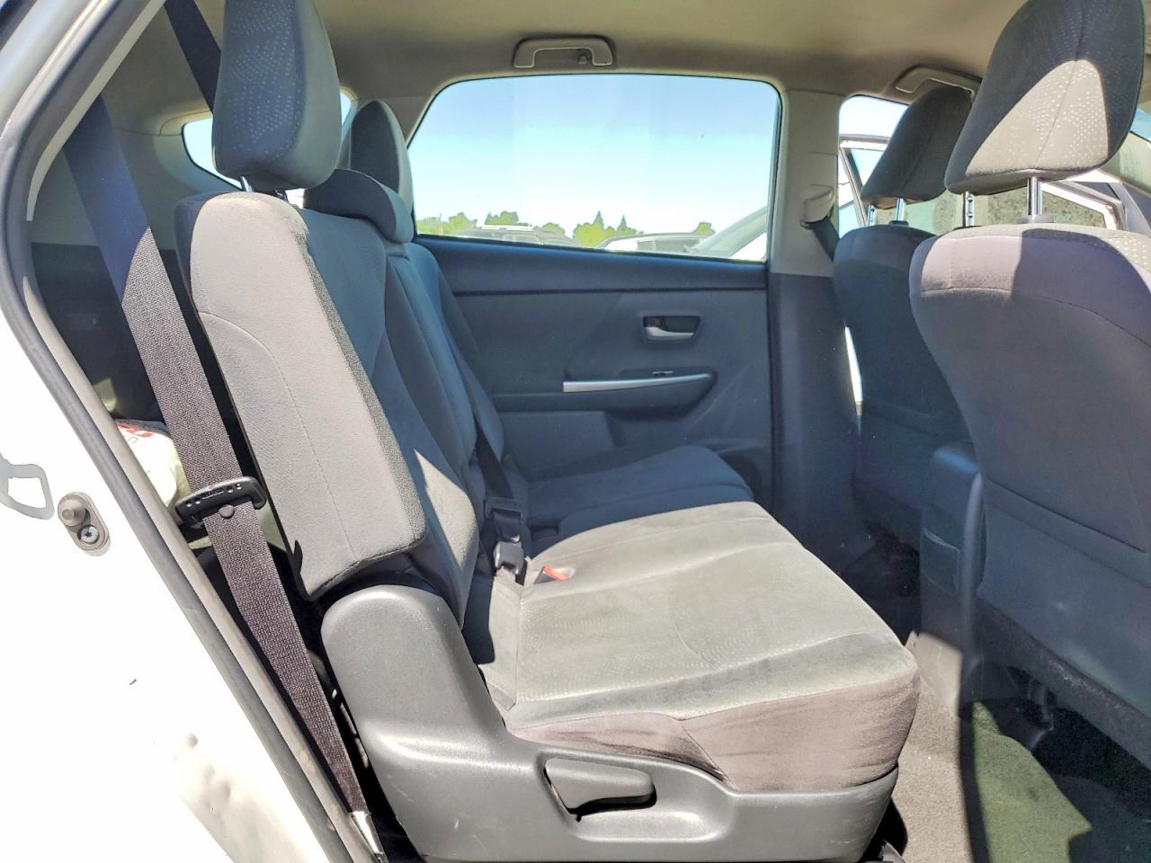 2014 Toyota Prius V Two White vin: JTDZN3EU1EJ015579