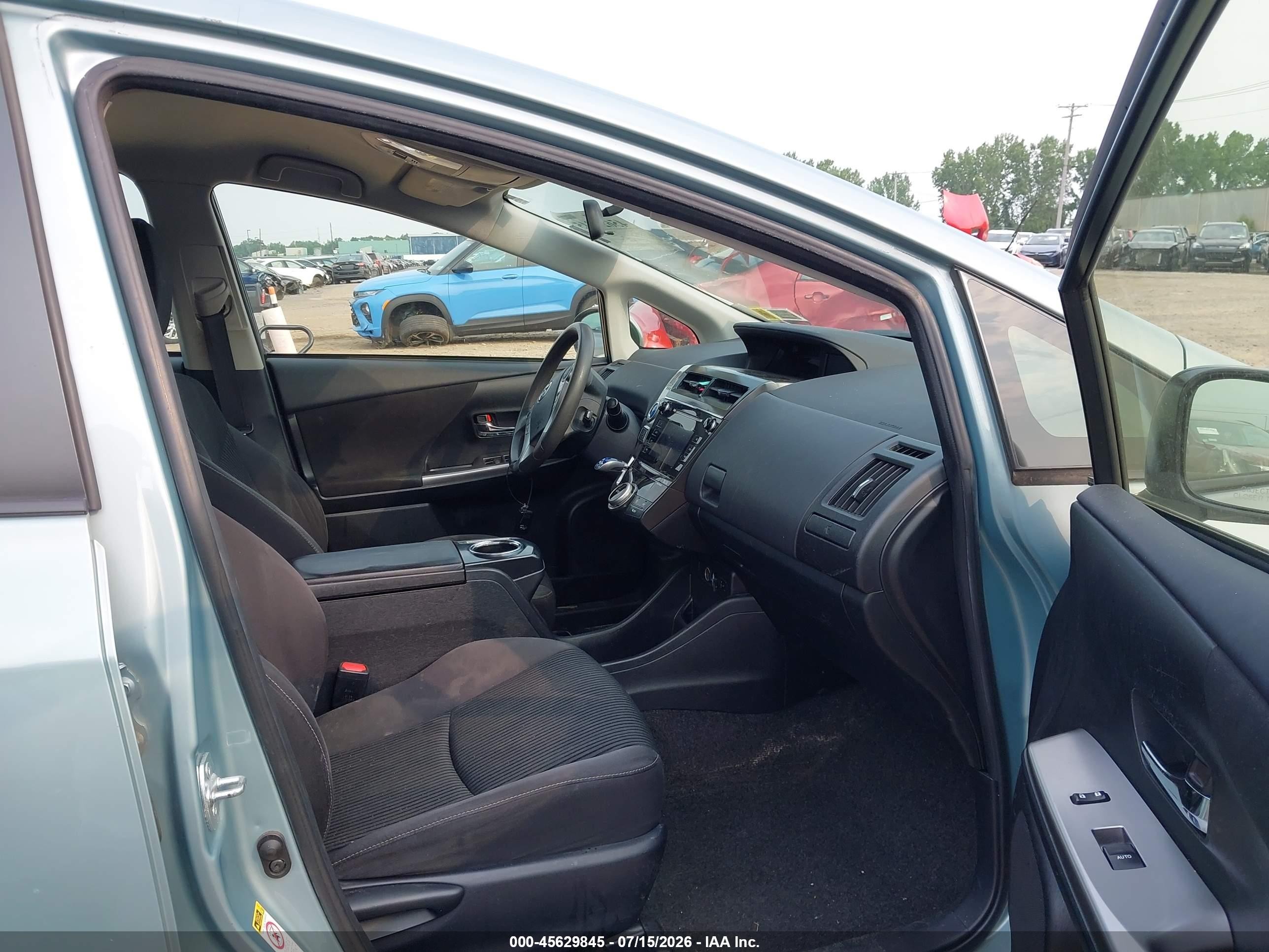 2015 Toyota Prius V Three Бирюзовый vin: JTDZN3EU1FJ021741