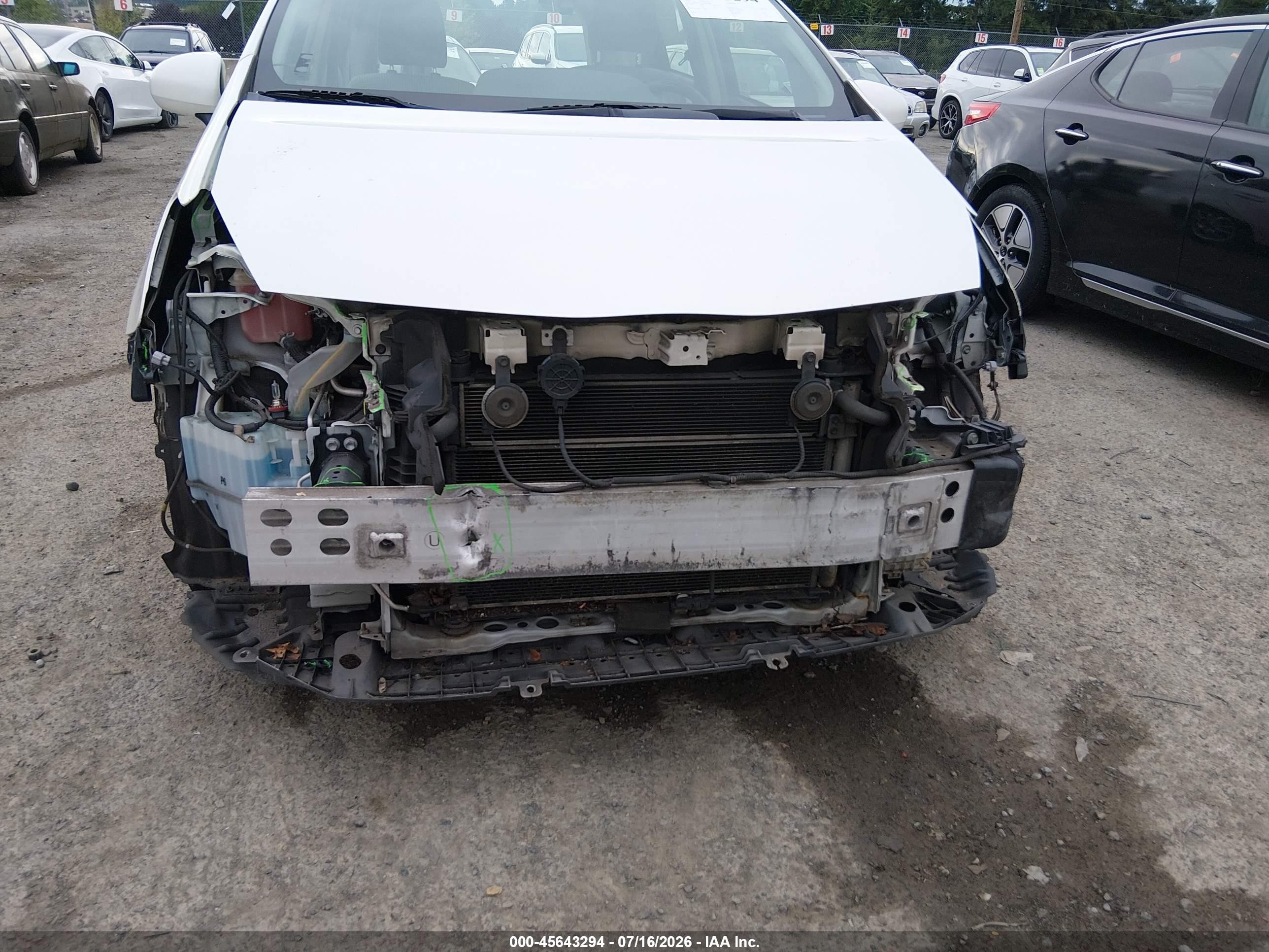 2015 Toyota Prius V Two Белый vin: JTDZN3EU1FJ026504