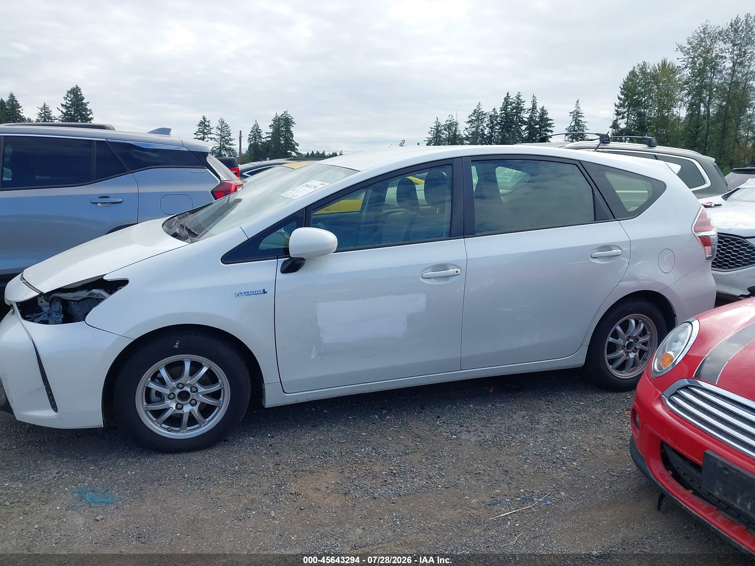 2015 Toyota Prius V Two Белый vin: JTDZN3EU1FJ026504