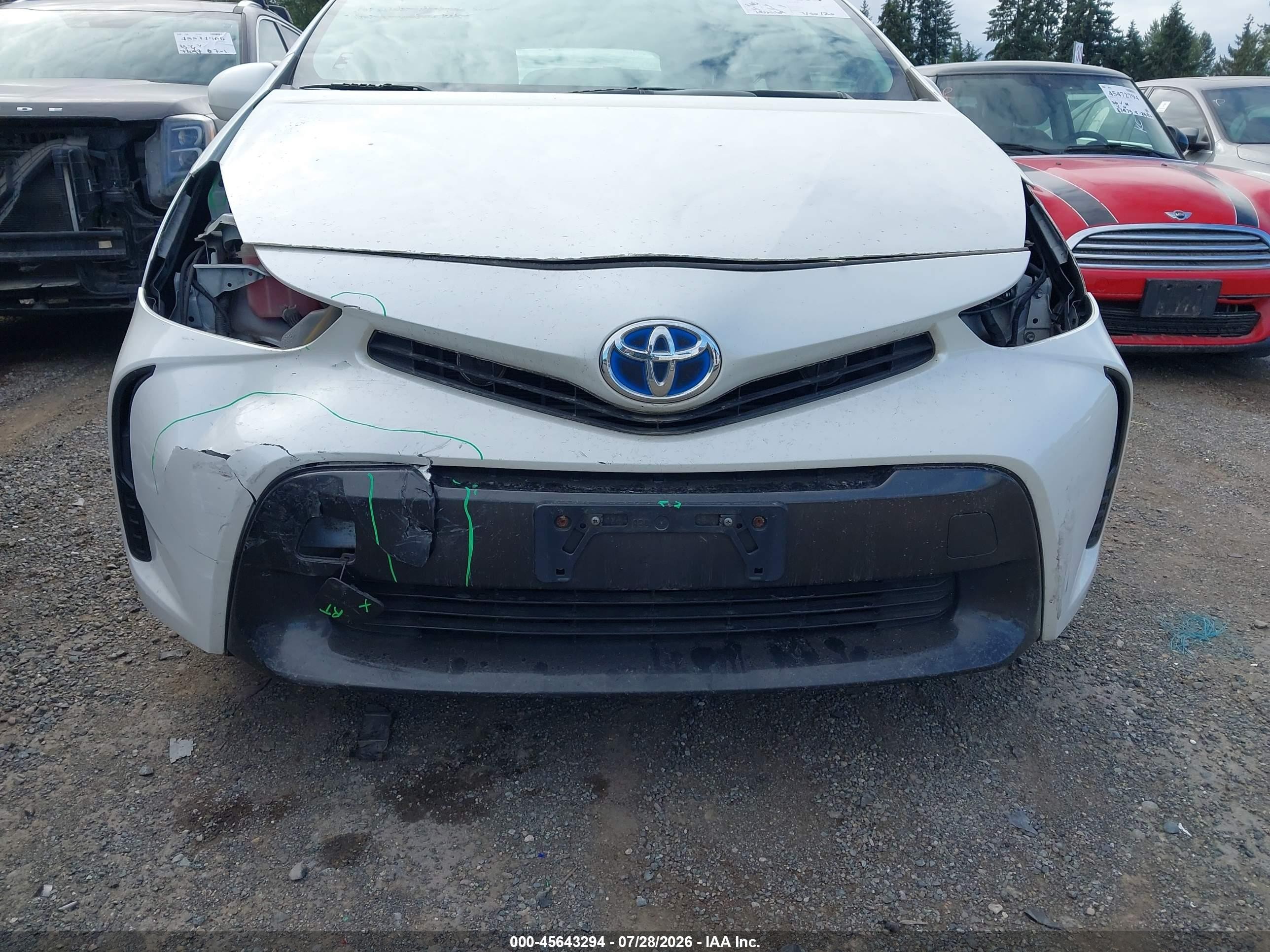 2015 Toyota Prius V Two Белый vin: JTDZN3EU1FJ026504