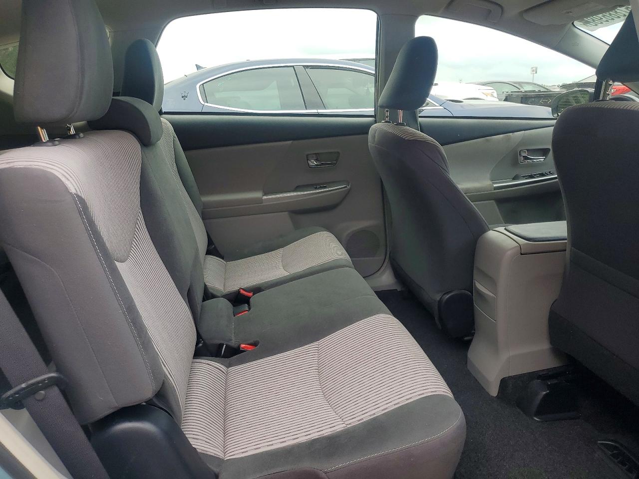 2015 Toyota Prius V Two Green vin: JTDZN3EU1FJ031332