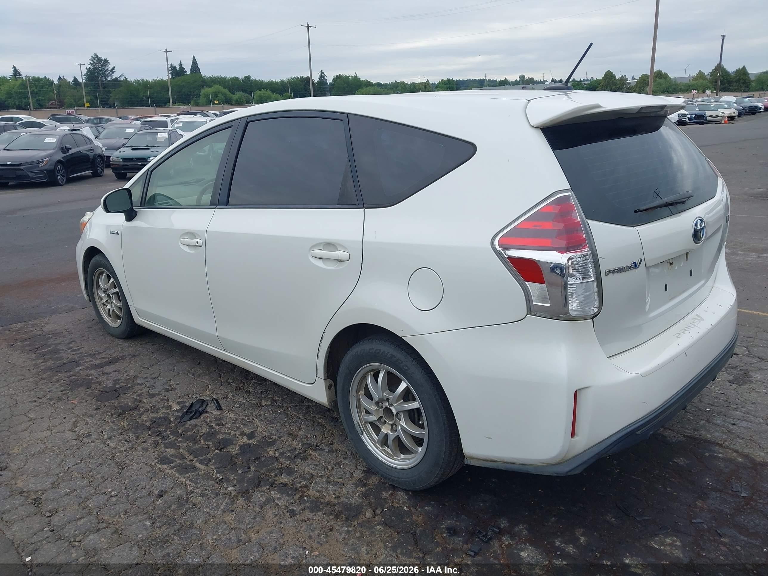 2015 Toyota Prius V Two White vin: JTDZN3EU1FJ040581