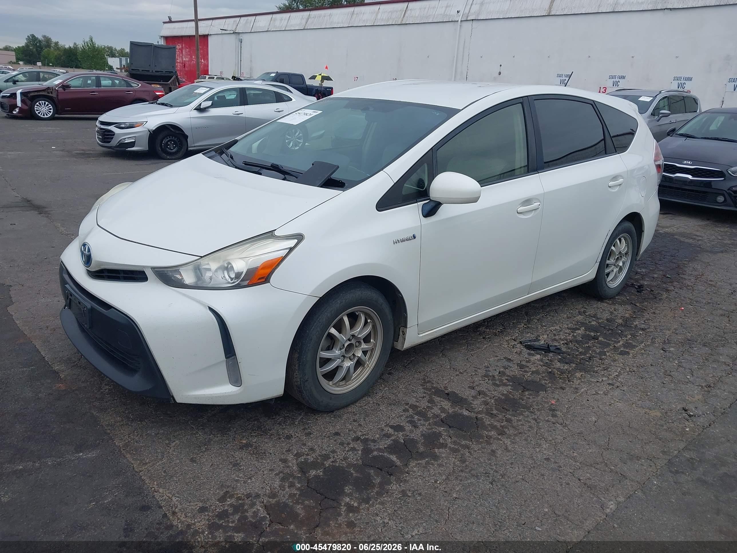 2015 Toyota Prius V Two White vin: JTDZN3EU1FJ040581