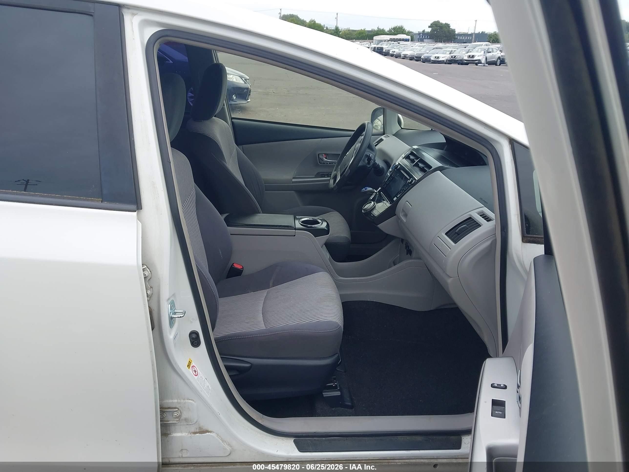 2015 Toyota Prius V Two White vin: JTDZN3EU1FJ040581