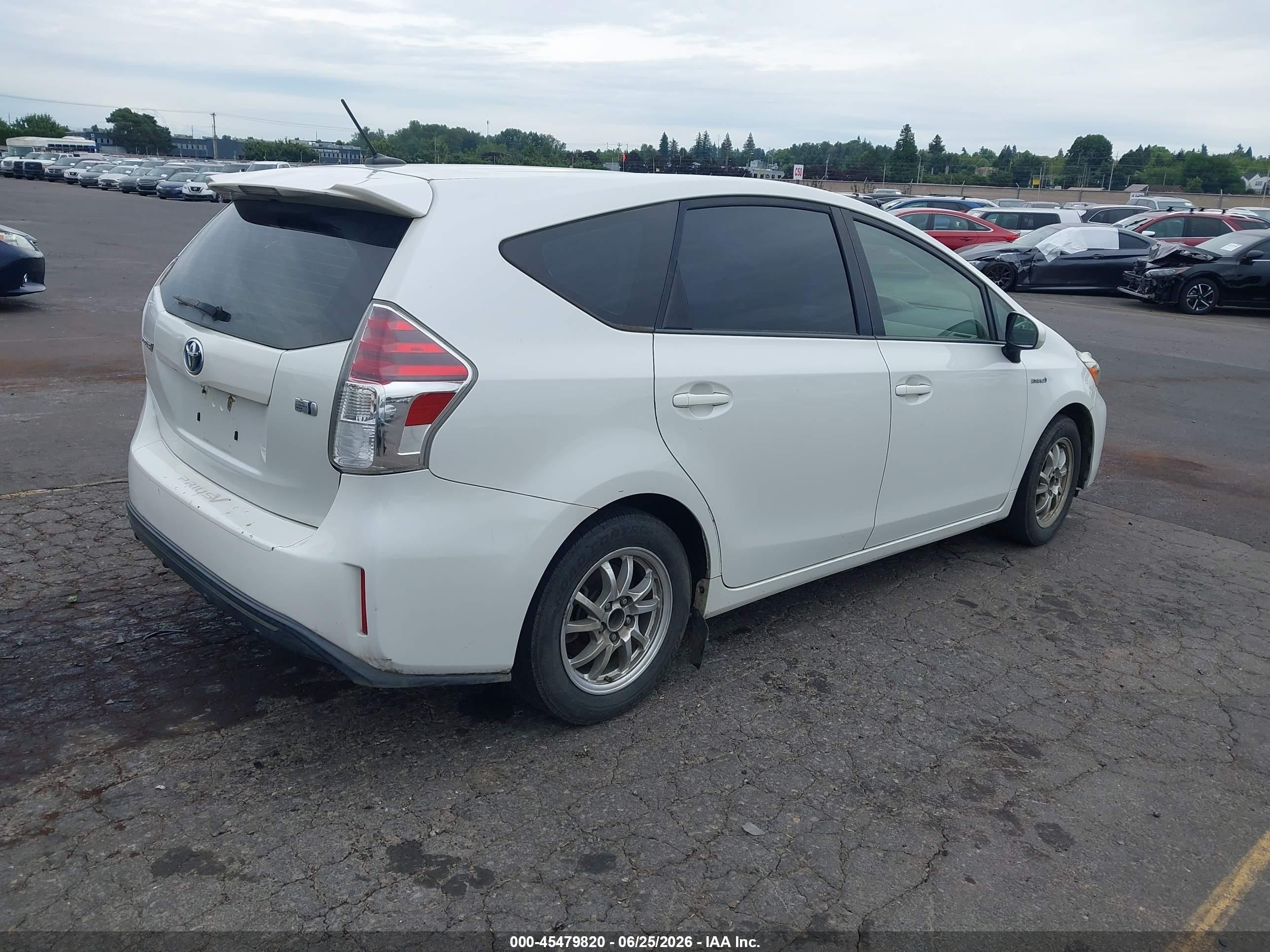 2015 Toyota Prius V Two White vin: JTDZN3EU1FJ040581