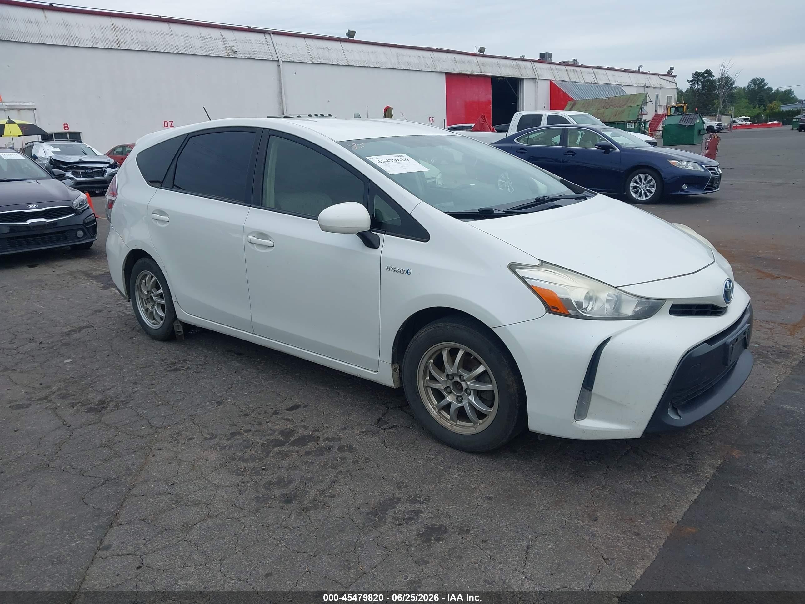 2015 Toyota Prius V Two White vin: JTDZN3EU1FJ040581