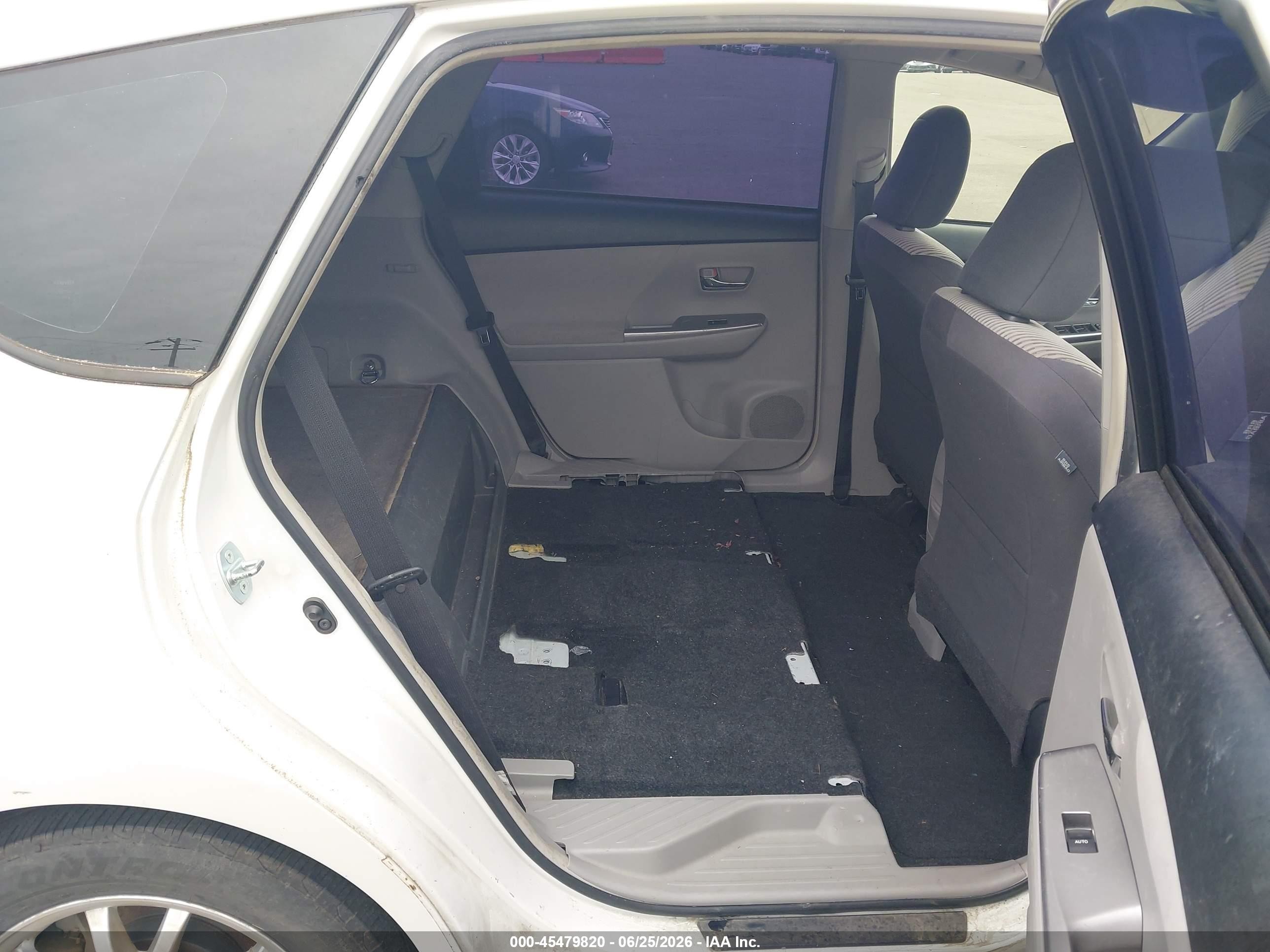 2015 Toyota Prius V Two White vin: JTDZN3EU1FJ040581