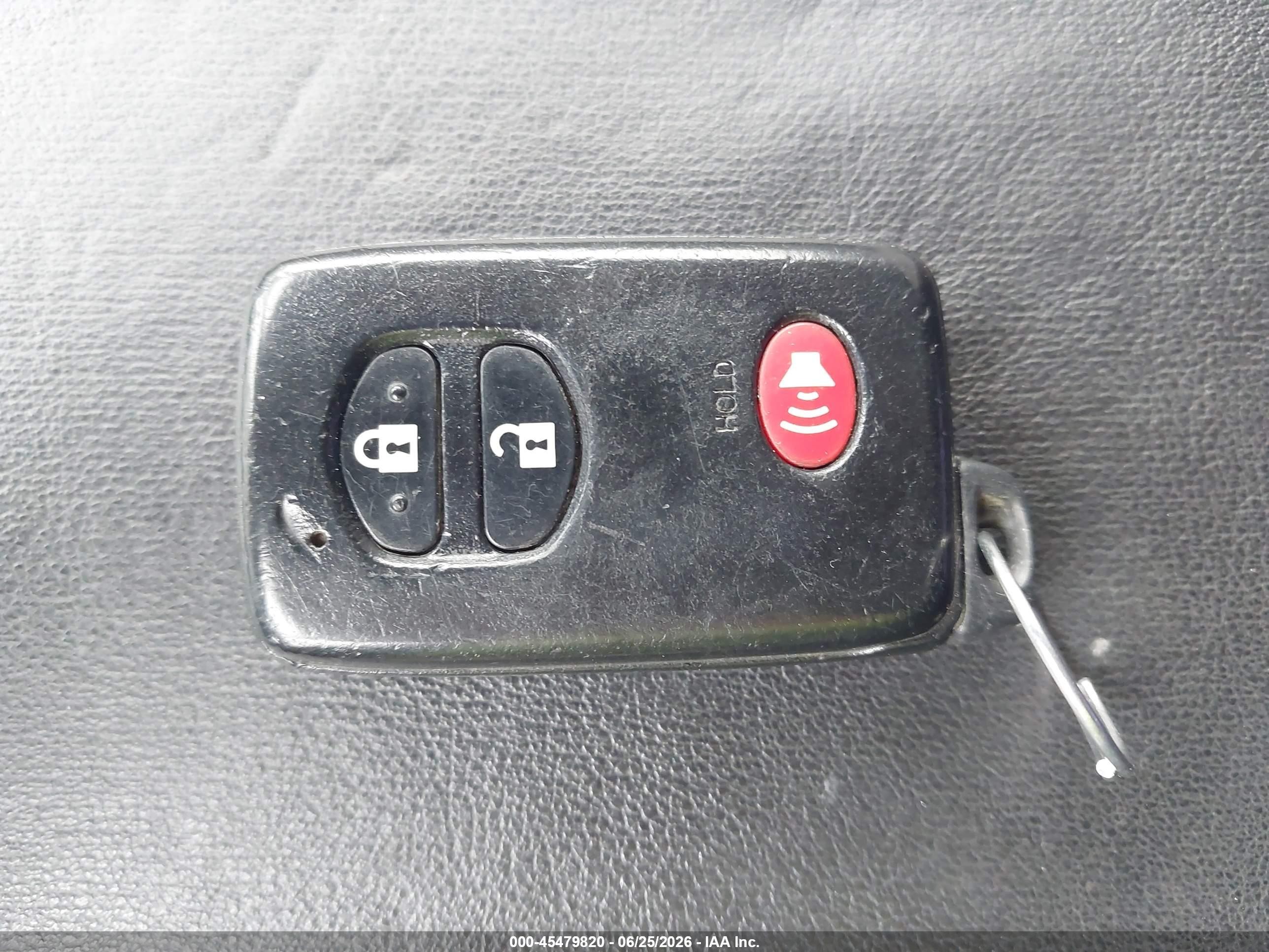 2015 Toyota Prius V Two White vin: JTDZN3EU1FJ040581