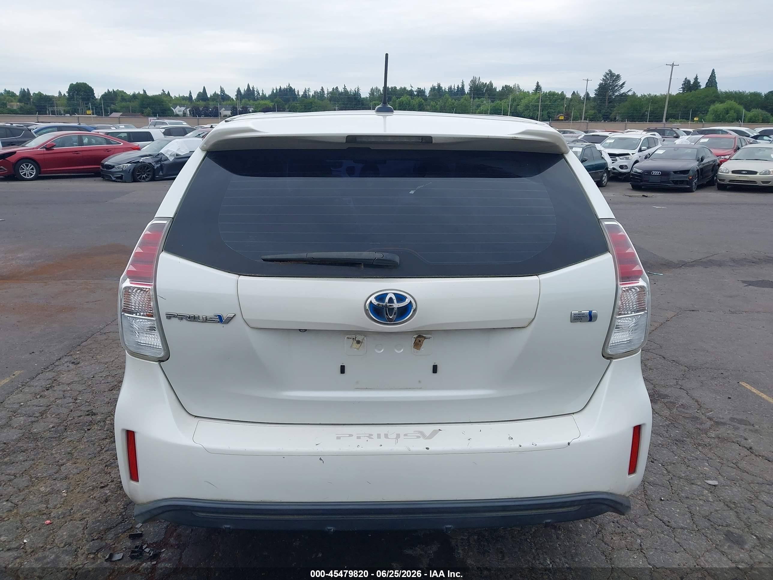 2015 Toyota Prius V Two White vin: JTDZN3EU1FJ040581