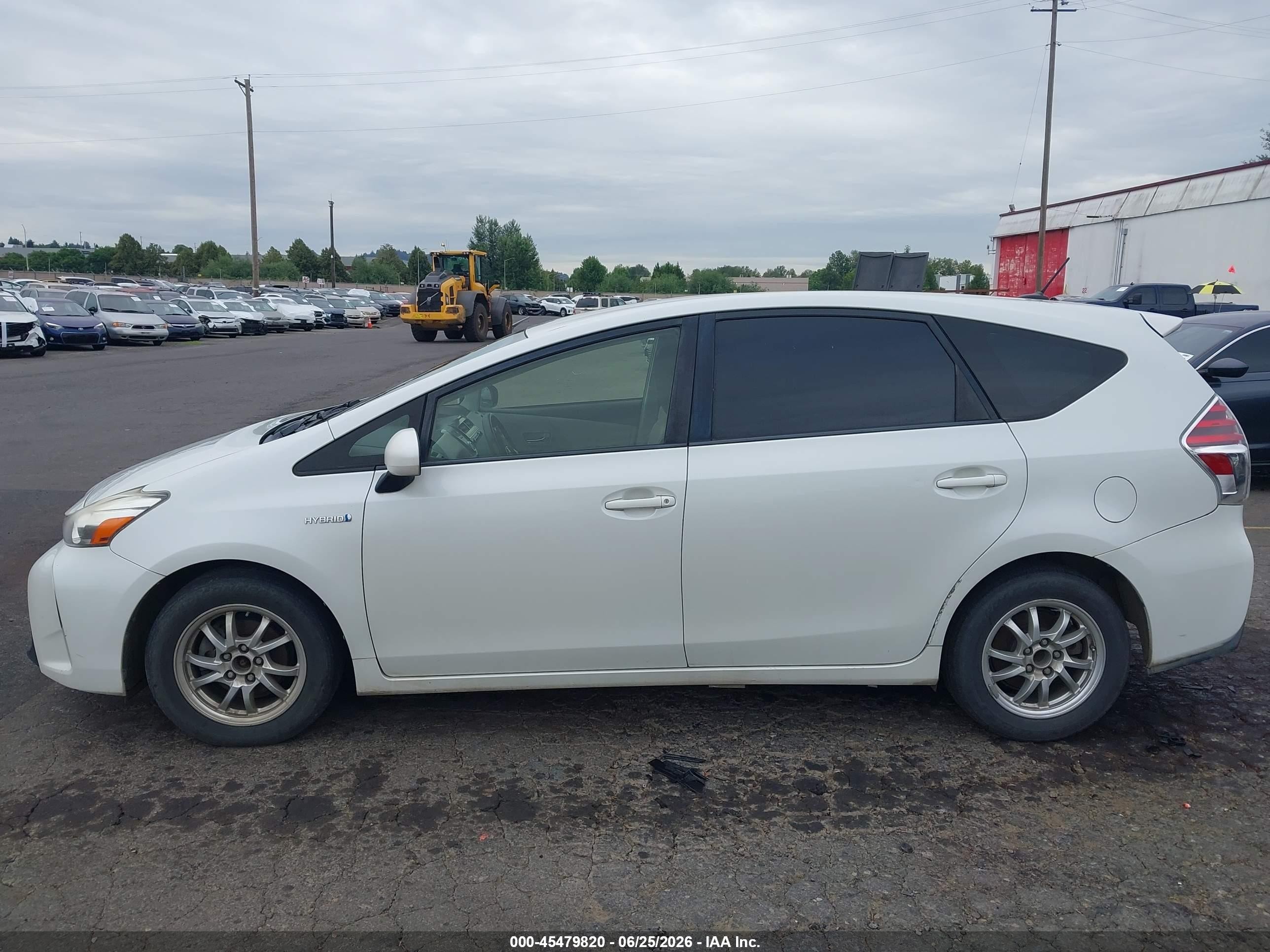 2015 Toyota Prius V Two White vin: JTDZN3EU1FJ040581