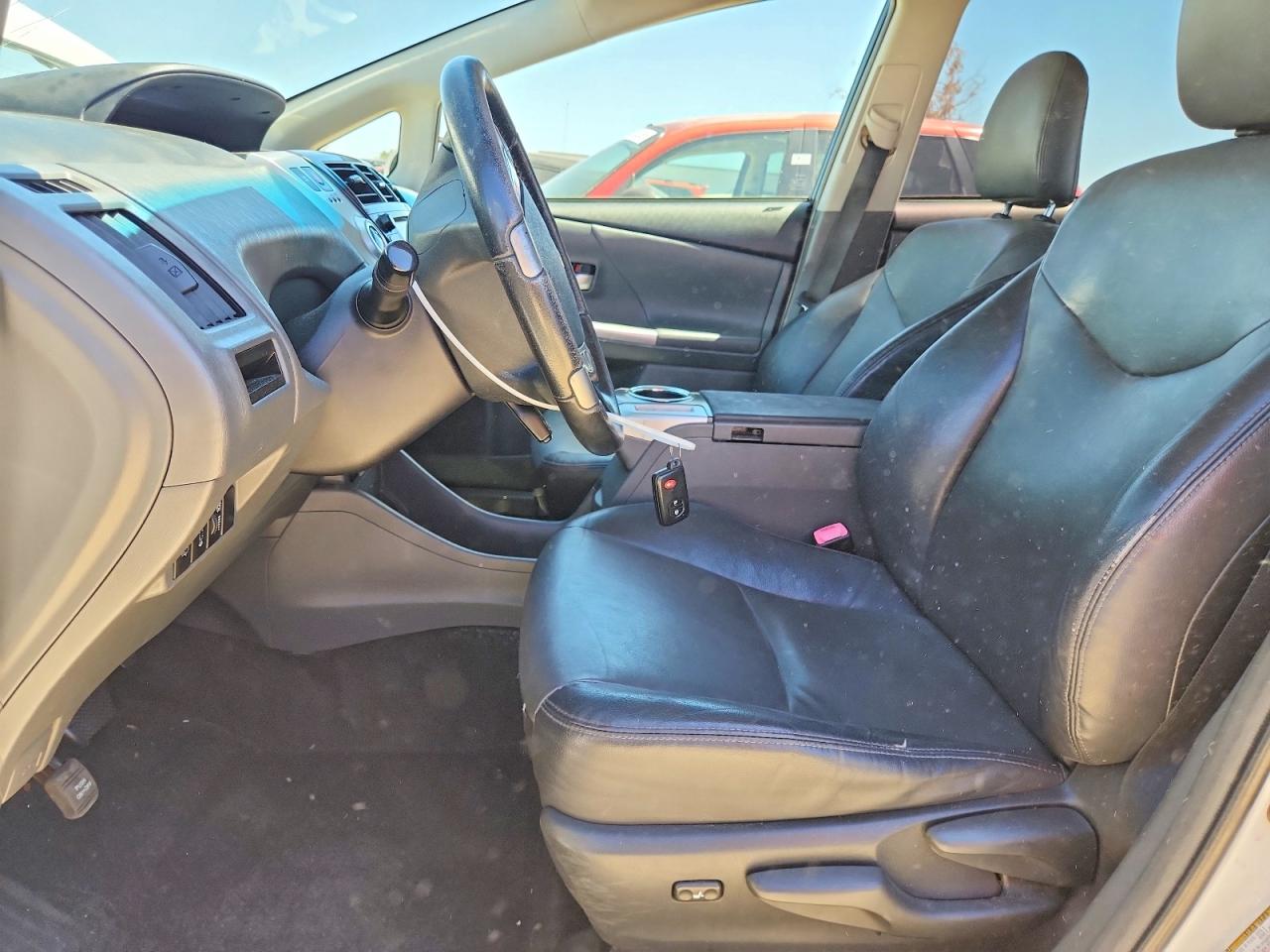 2012 Toyota Prius V Two White vin: JTDZN3EU2C3041920