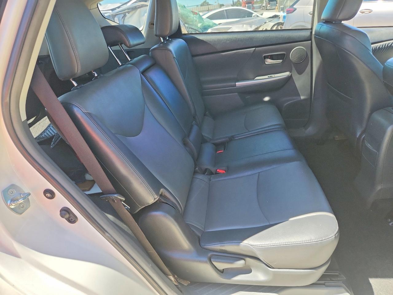 2012 Toyota Prius V Two White vin: JTDZN3EU2C3041920