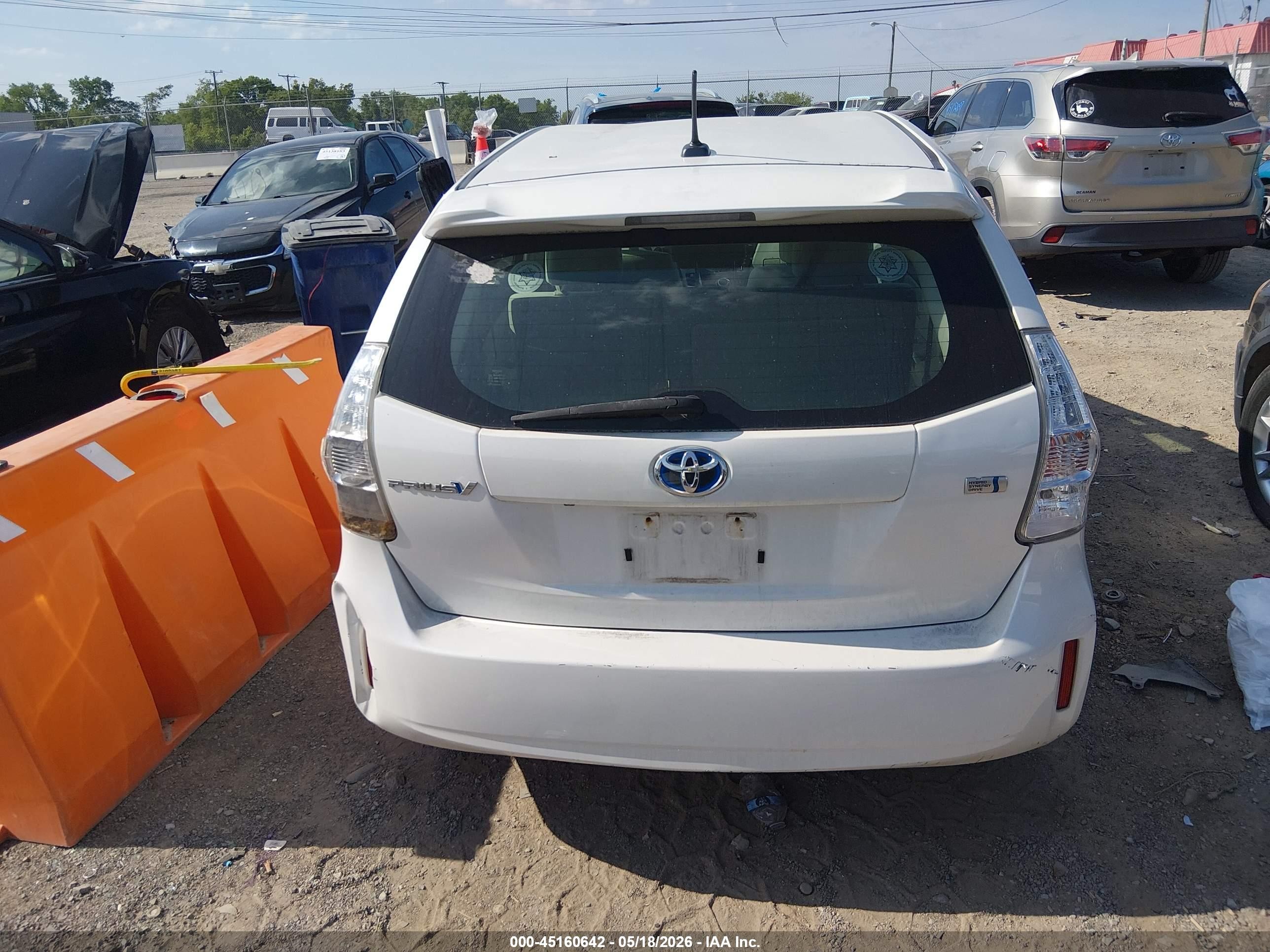 2012 Toyota Prius V Three White vin: JTDZN3EU2C3043568