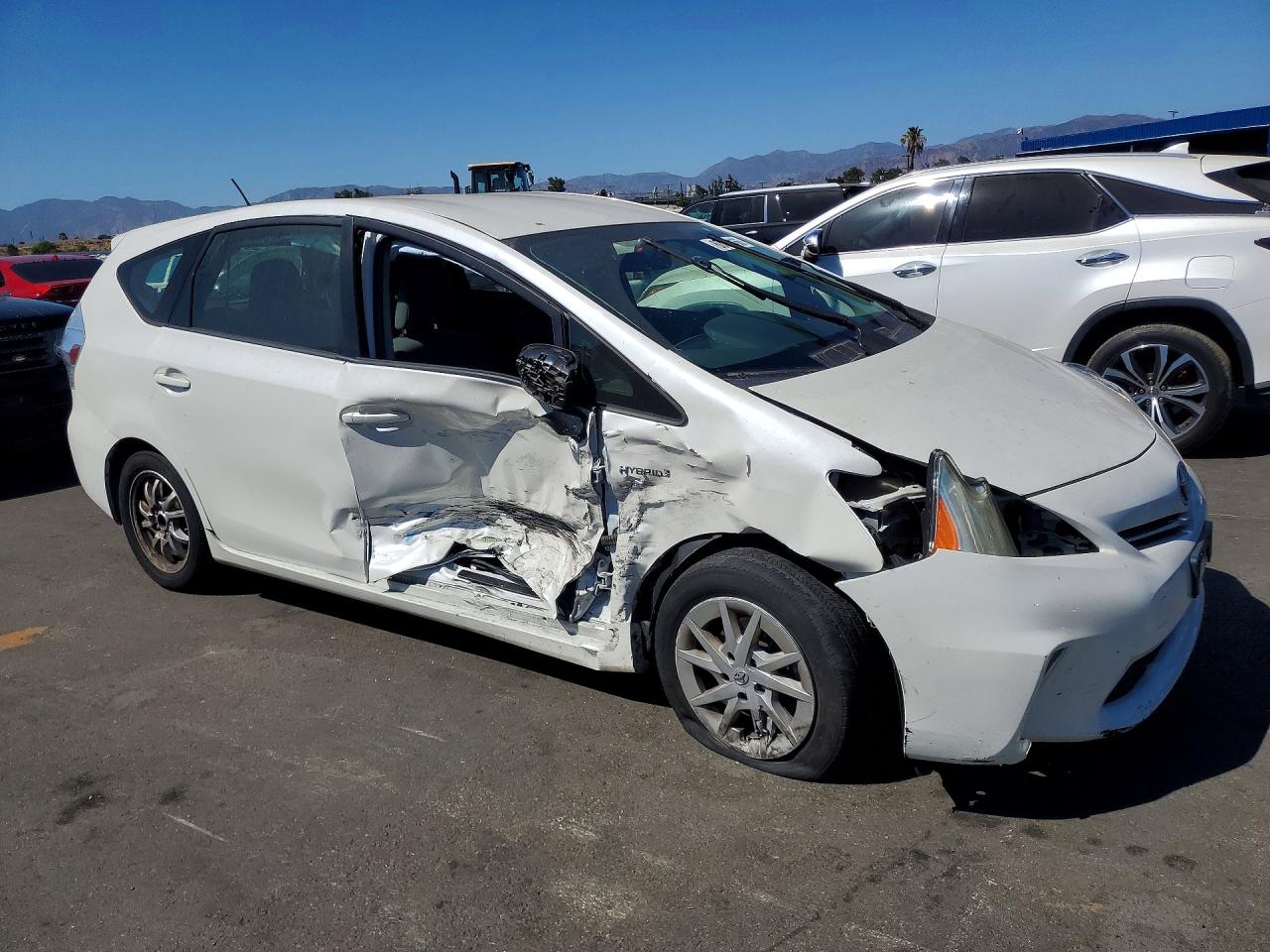 2012 Toyota Prius V Three Белый vin: JTDZN3EU2C3108094