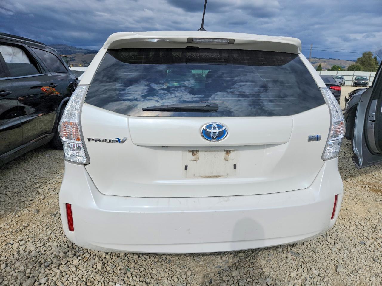 2012 Toyota Prius V Three White vin: JTDZN3EU2C3136462