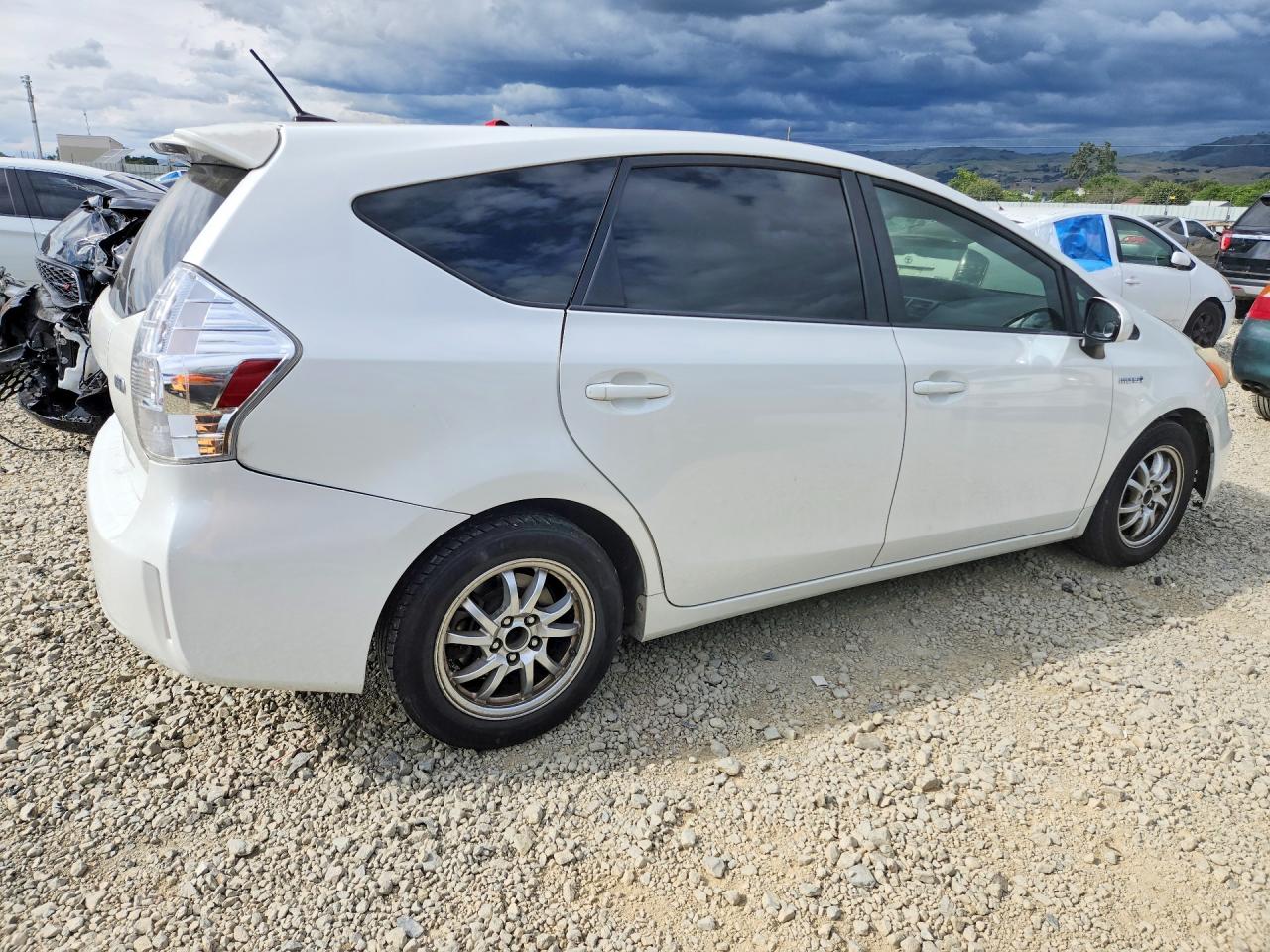 2012 Toyota Prius V Three White vin: JTDZN3EU2C3136462