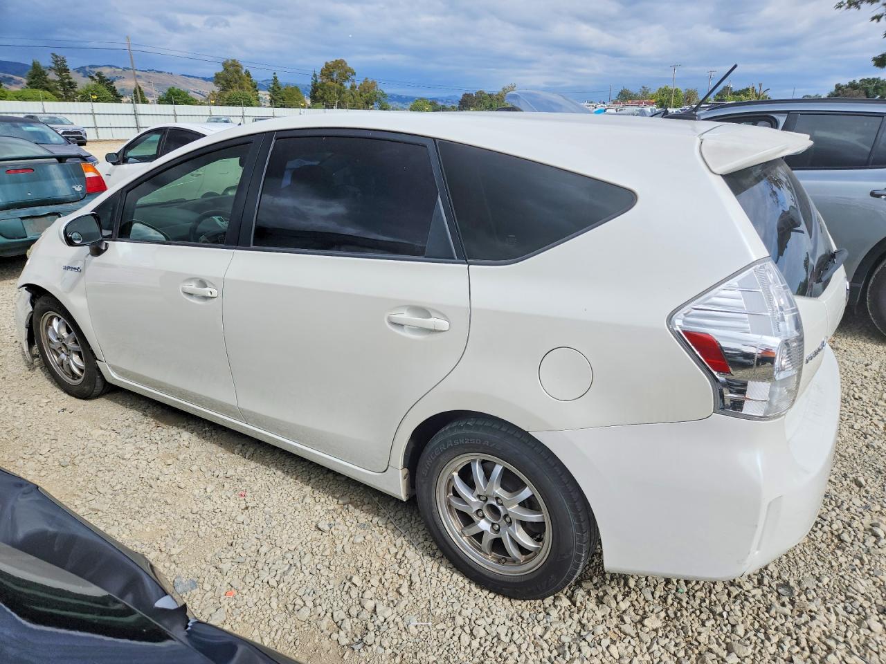 2012 Toyota Prius V Three White vin: JTDZN3EU2C3136462