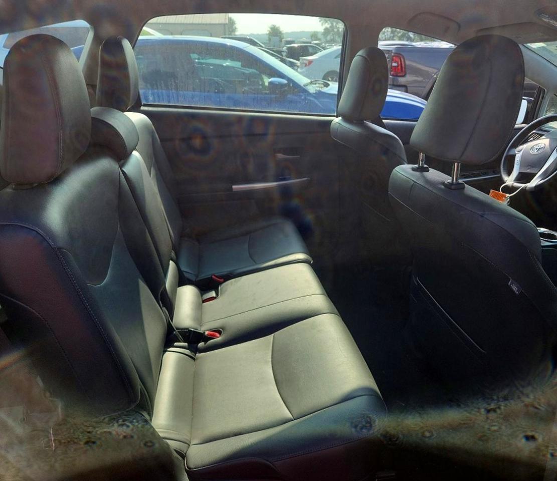 2013 Toyota Prius V Five Silver vin: JTDZN3EU2D3285634