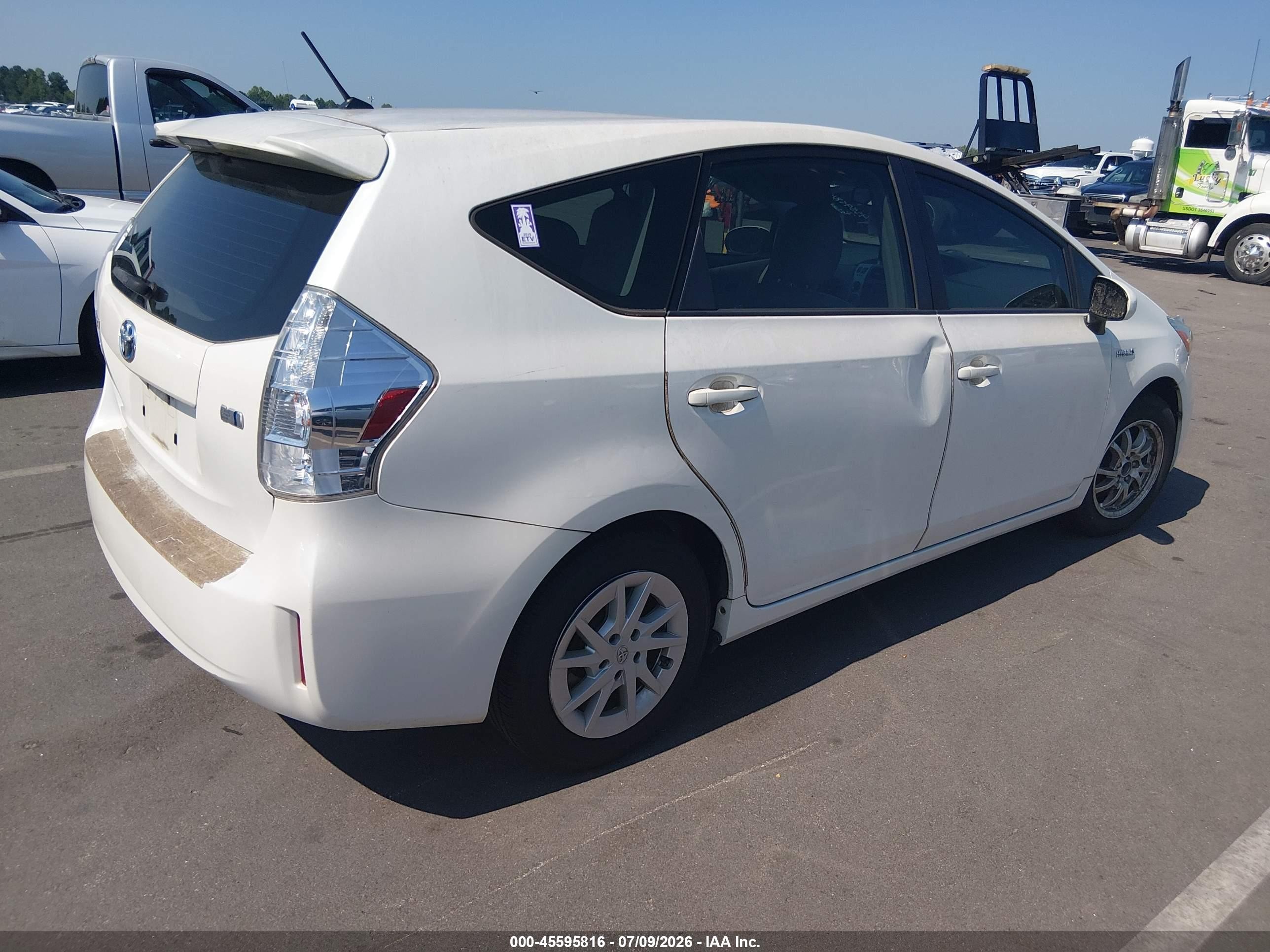 2013 Toyota Prius V Two White vin: JTDZN3EU2D3286167