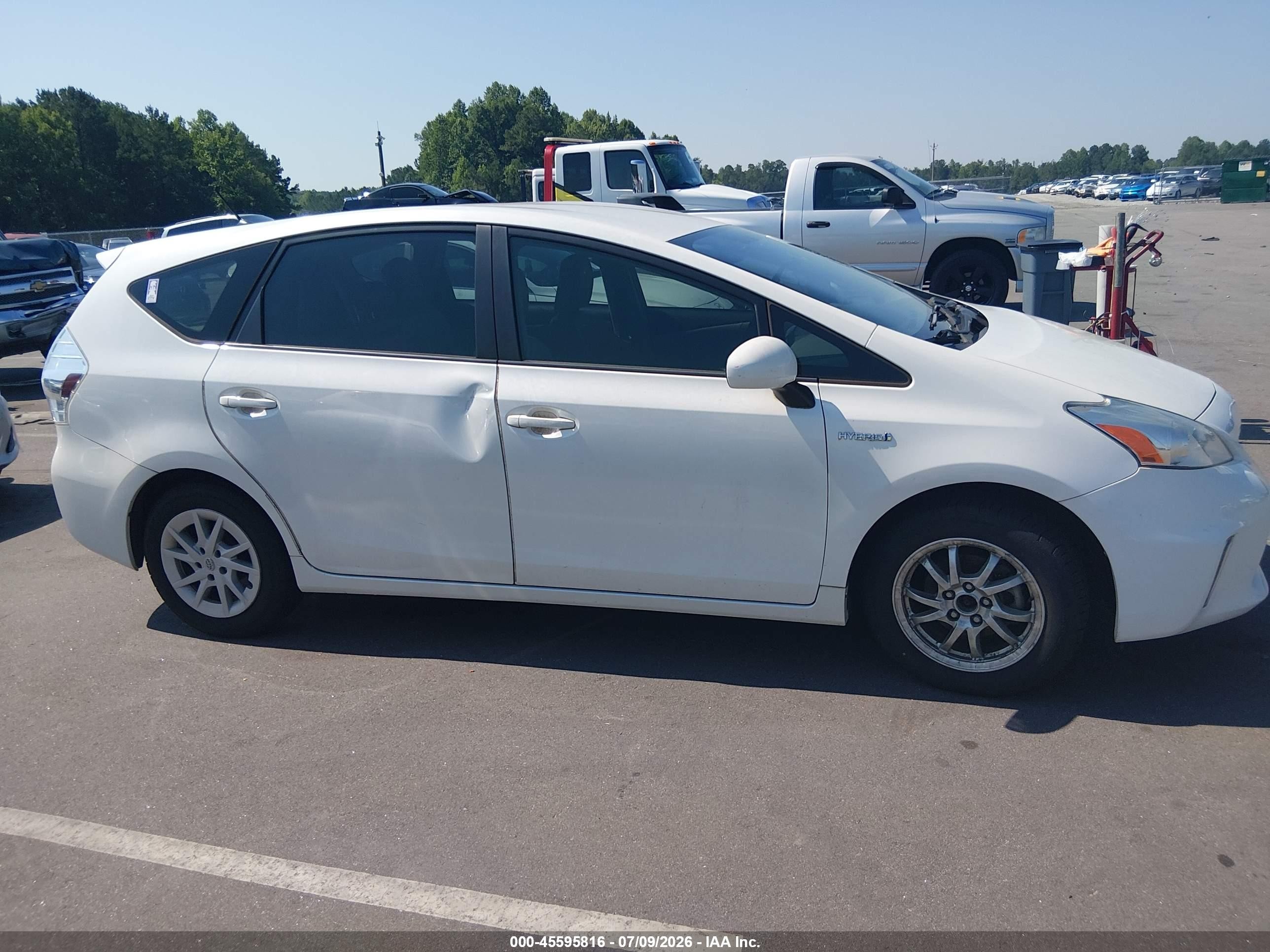 2013 Toyota Prius V Two White vin: JTDZN3EU2D3286167