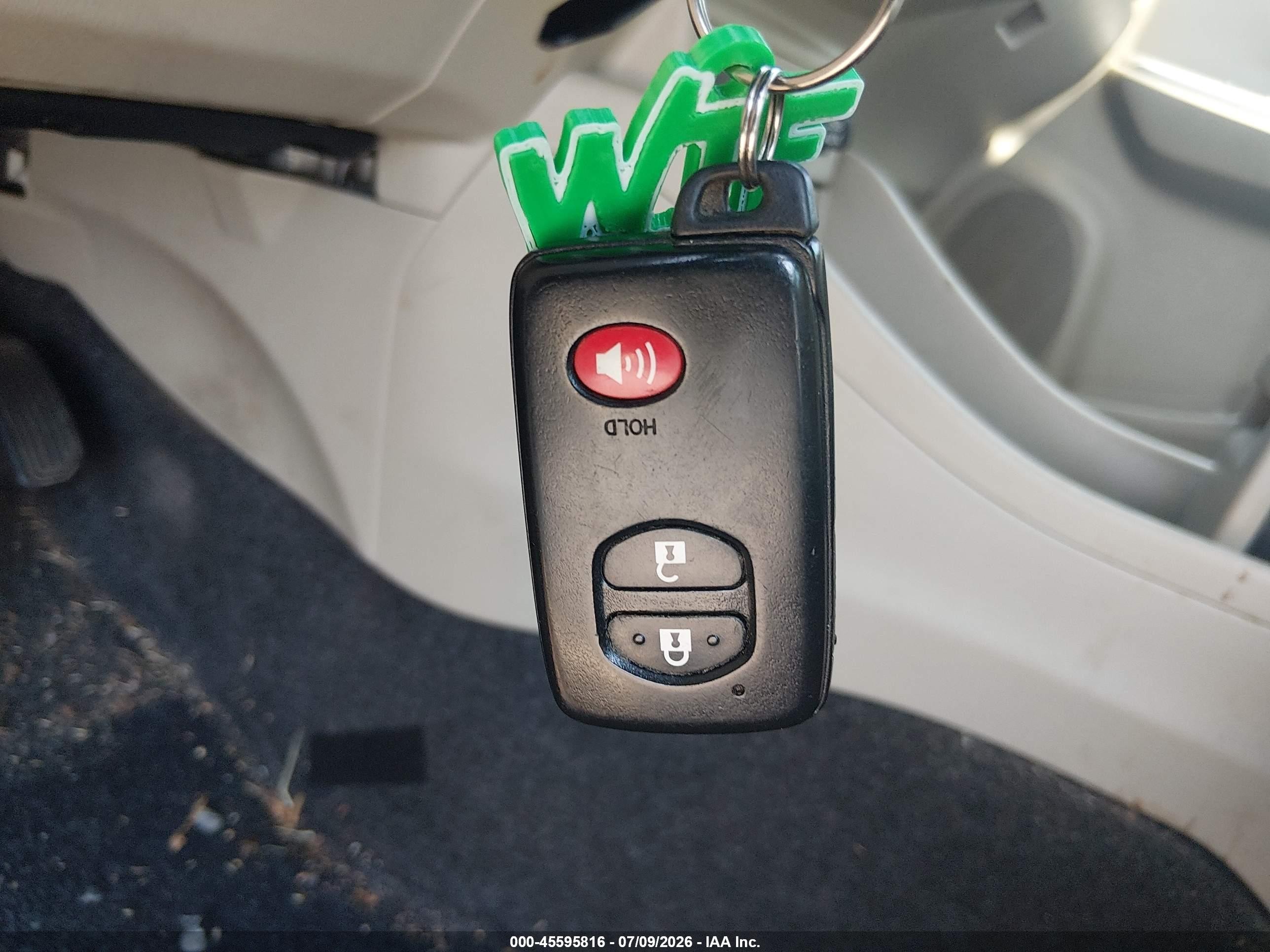 2013 Toyota Prius V Two White vin: JTDZN3EU2D3286167