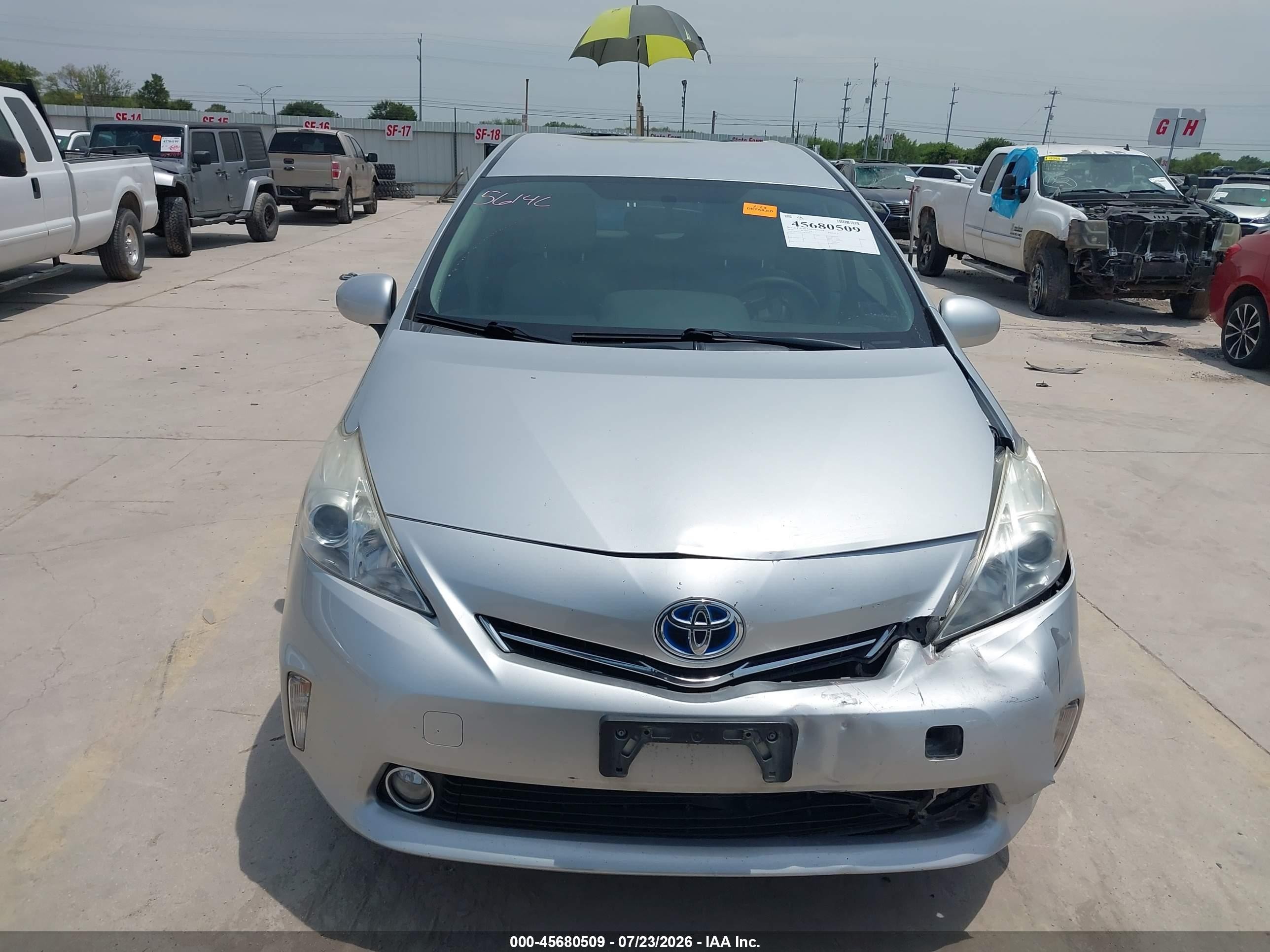 2014 Toyota Prius V Three Серебряный vin: JTDZN3EU2E3325535