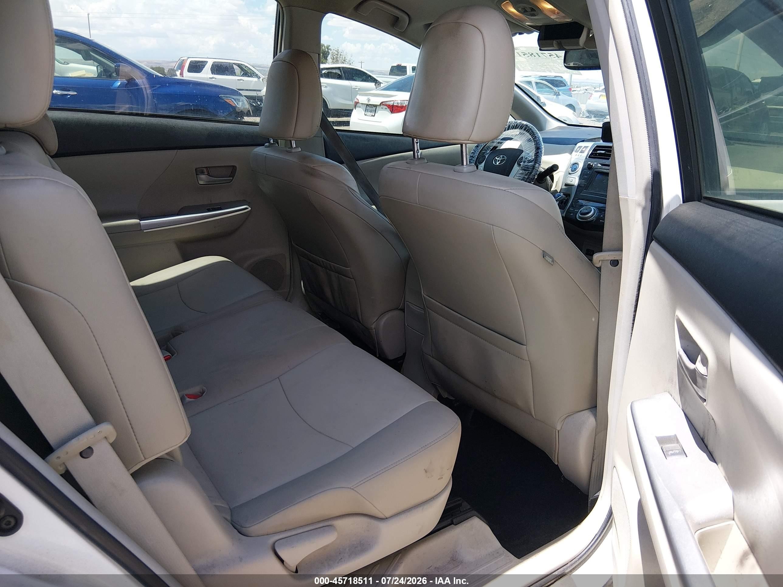 2014 Toyota Prius V Five White vin: JTDZN3EU2E3334462