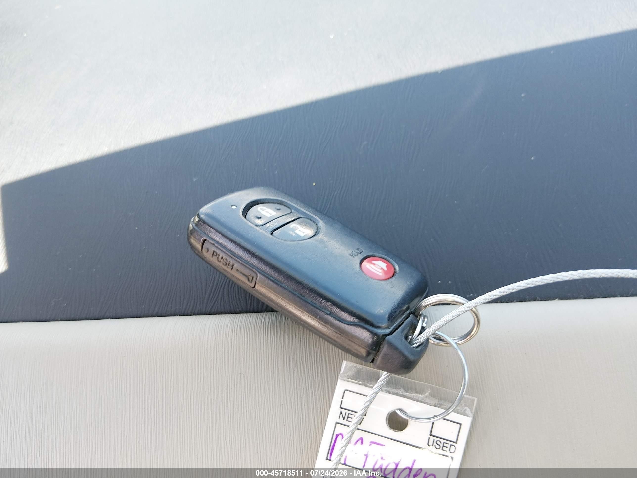 2014 Toyota Prius V Five White vin: JTDZN3EU2E3334462