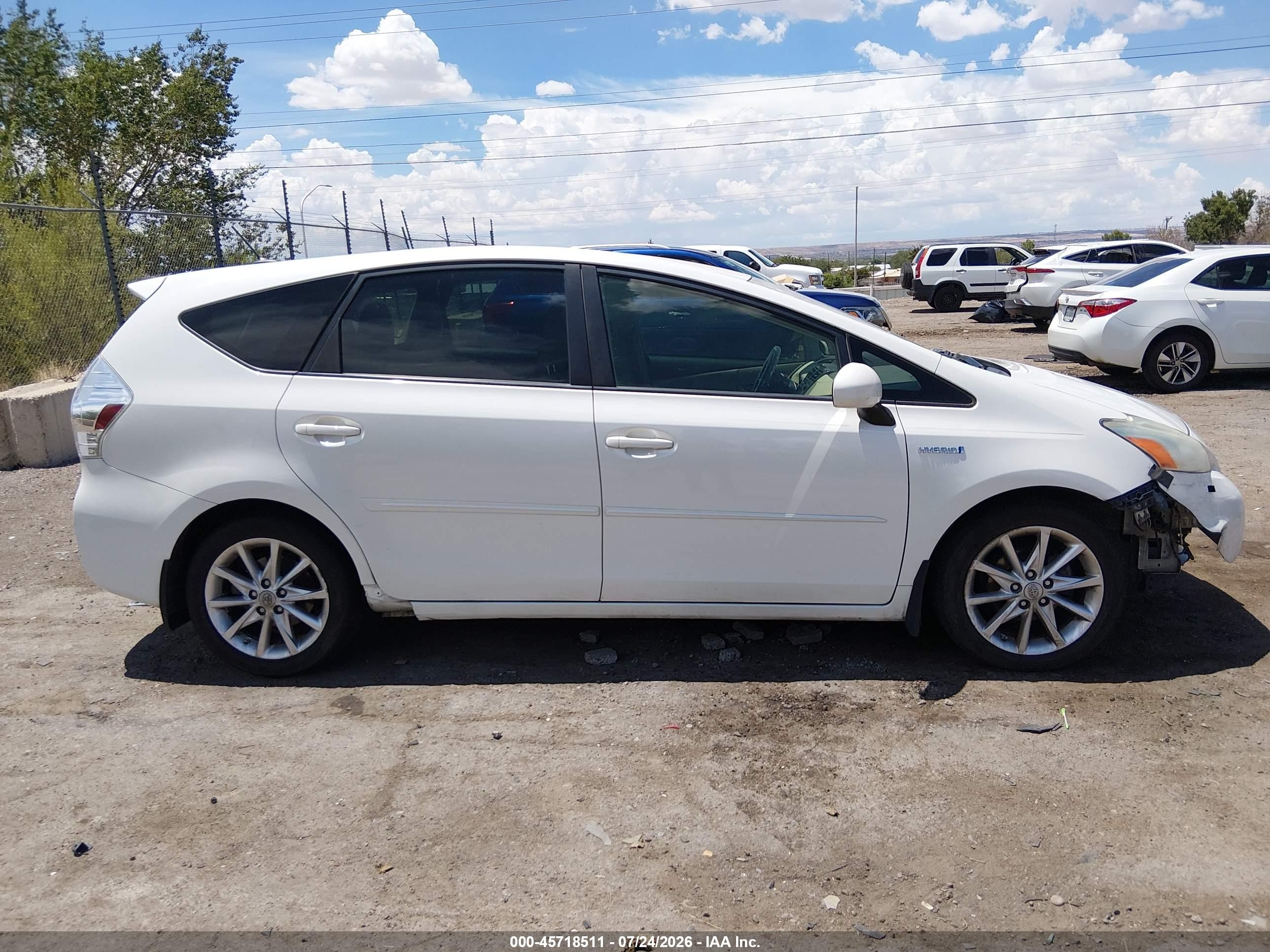 2014 Toyota Prius V Five White vin: JTDZN3EU2E3334462