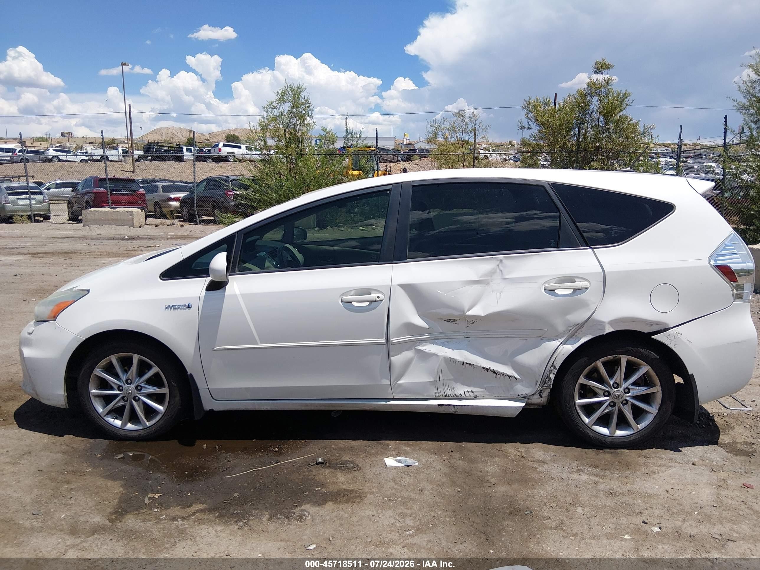 2014 Toyota Prius V Five White vin: JTDZN3EU2E3334462