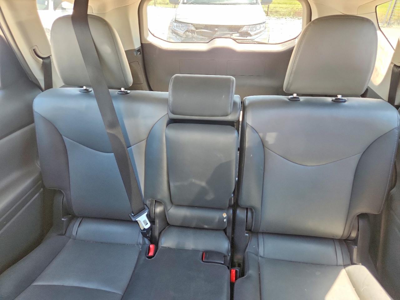 2014 Toyota Prius V Five Серый vin: JTDZN3EU2EJ010195
