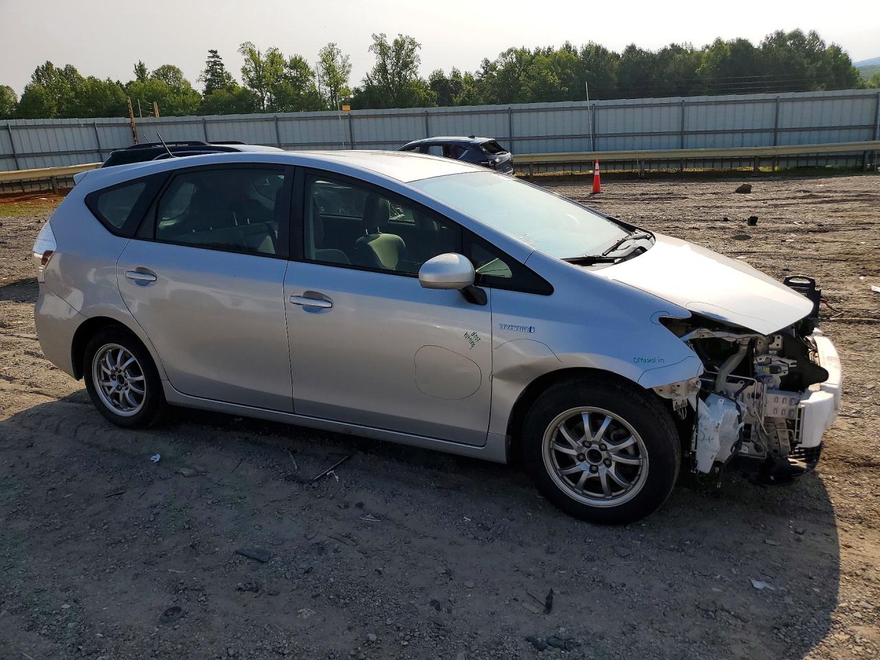 2014 Toyota Prius V Three Silver vin: JTDZN3EU2EJ013677