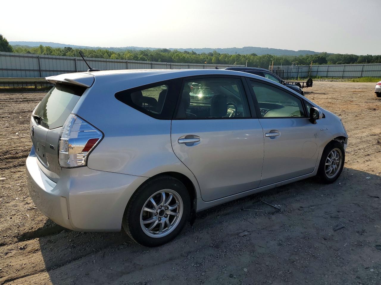 2014 Toyota Prius V Three Silver vin: JTDZN3EU2EJ013677
